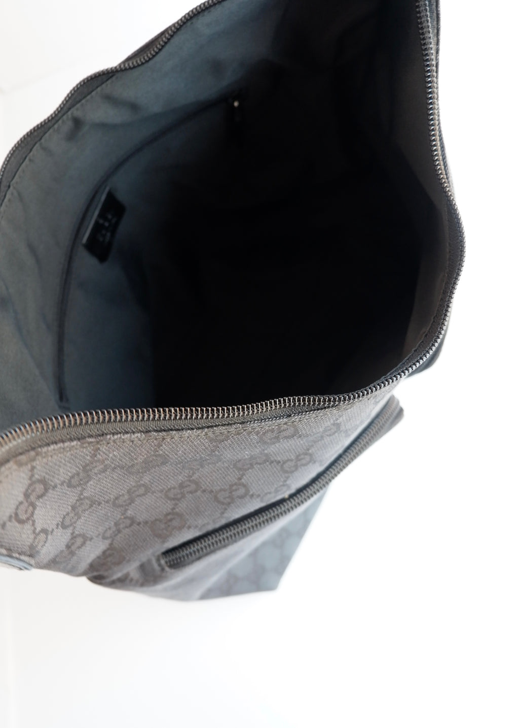 Authentique Sac à bandoulière Gucci en toile GG noire d'occasion