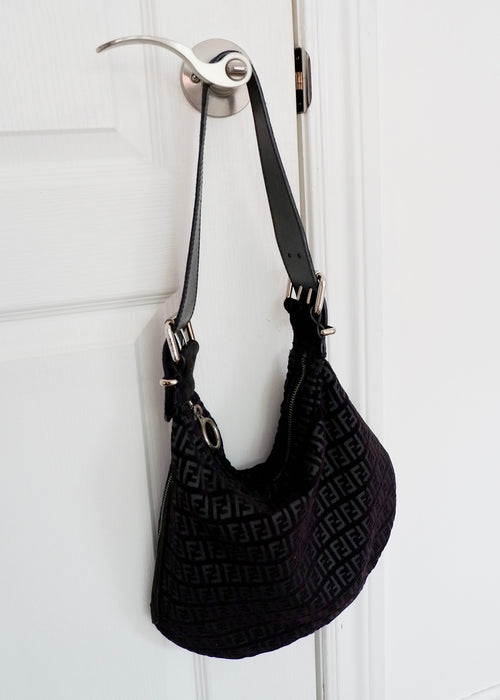 Authentique sac à bandoulière Fendi en daim noir Zucchino Oyster d'occasion