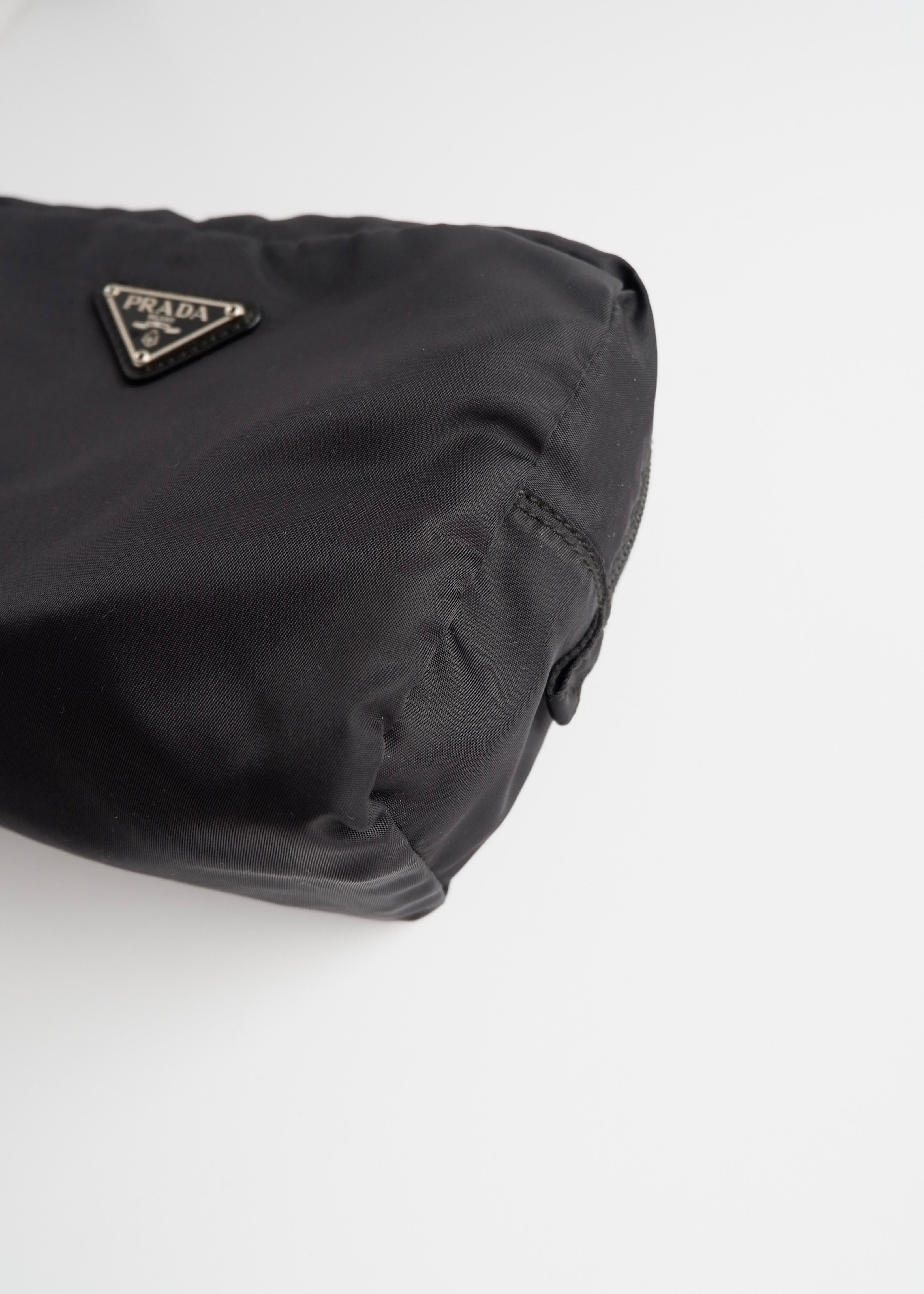 Pochette Prada authentique d'occasion en nylon noir