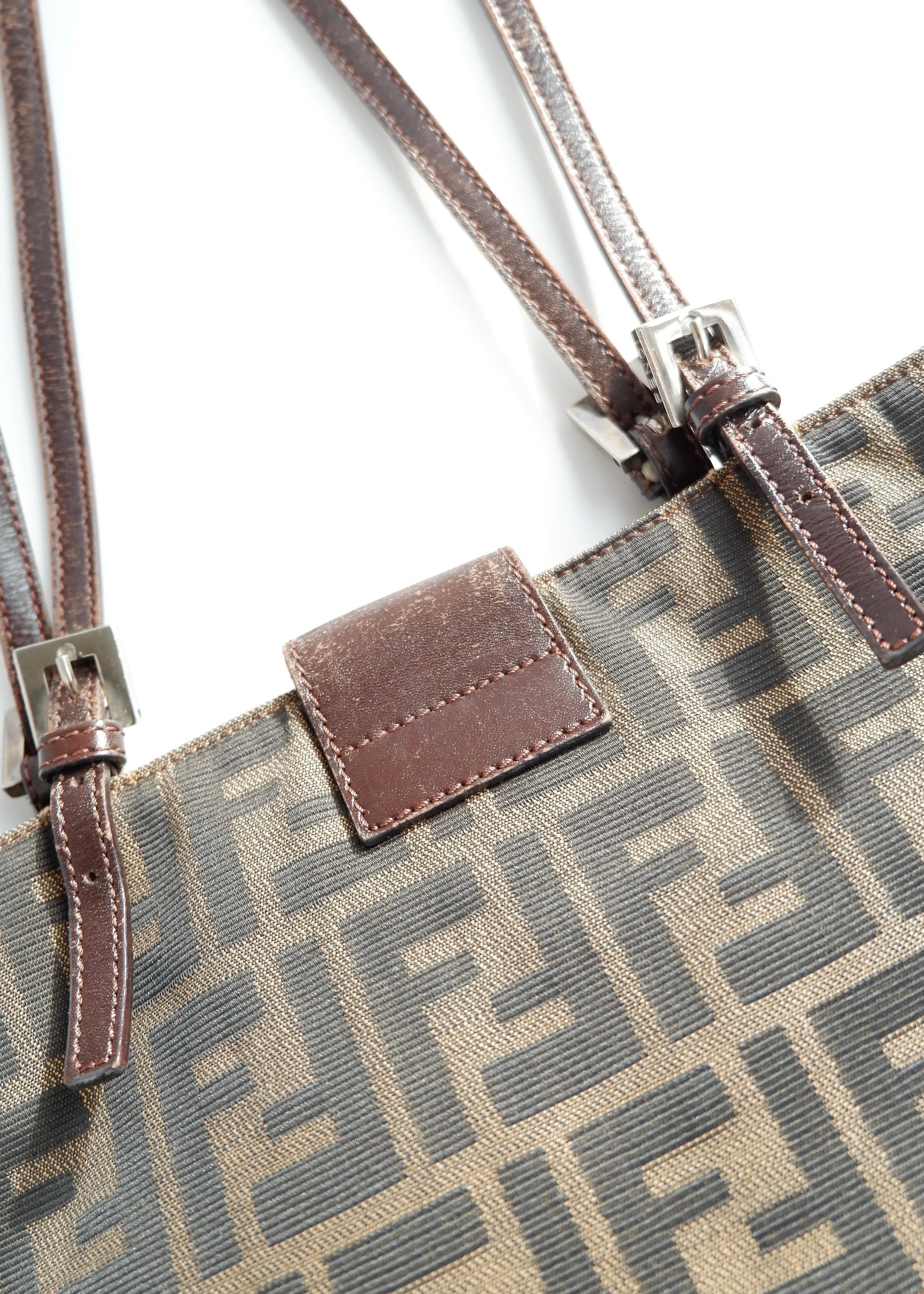 Sac cabas/sac à bandoulière Fendi Zucca authentique d'occasion
