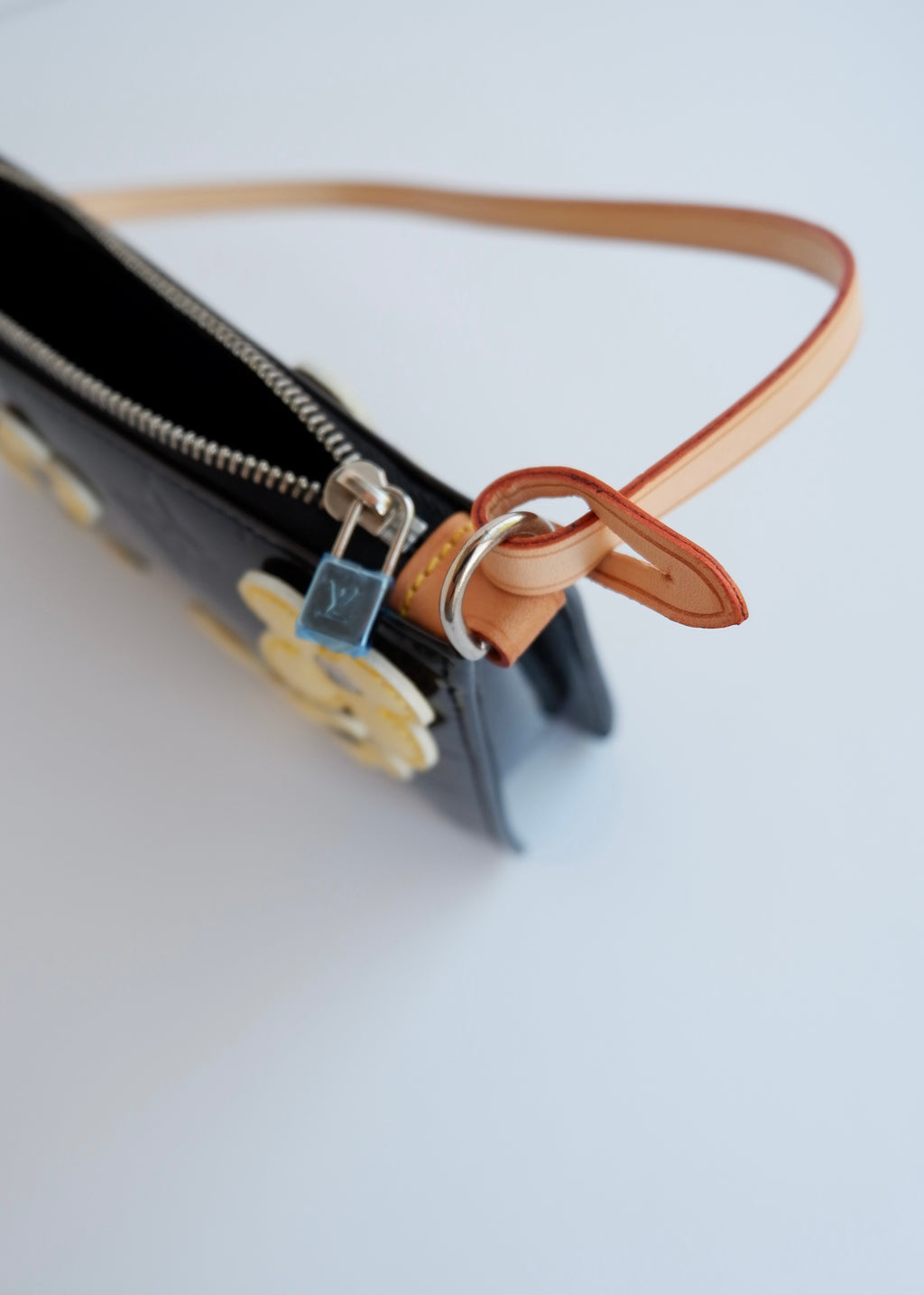 Pochette Louis Vuitton Lexington en Vernis Amarante Fleuri authentique d'occasion