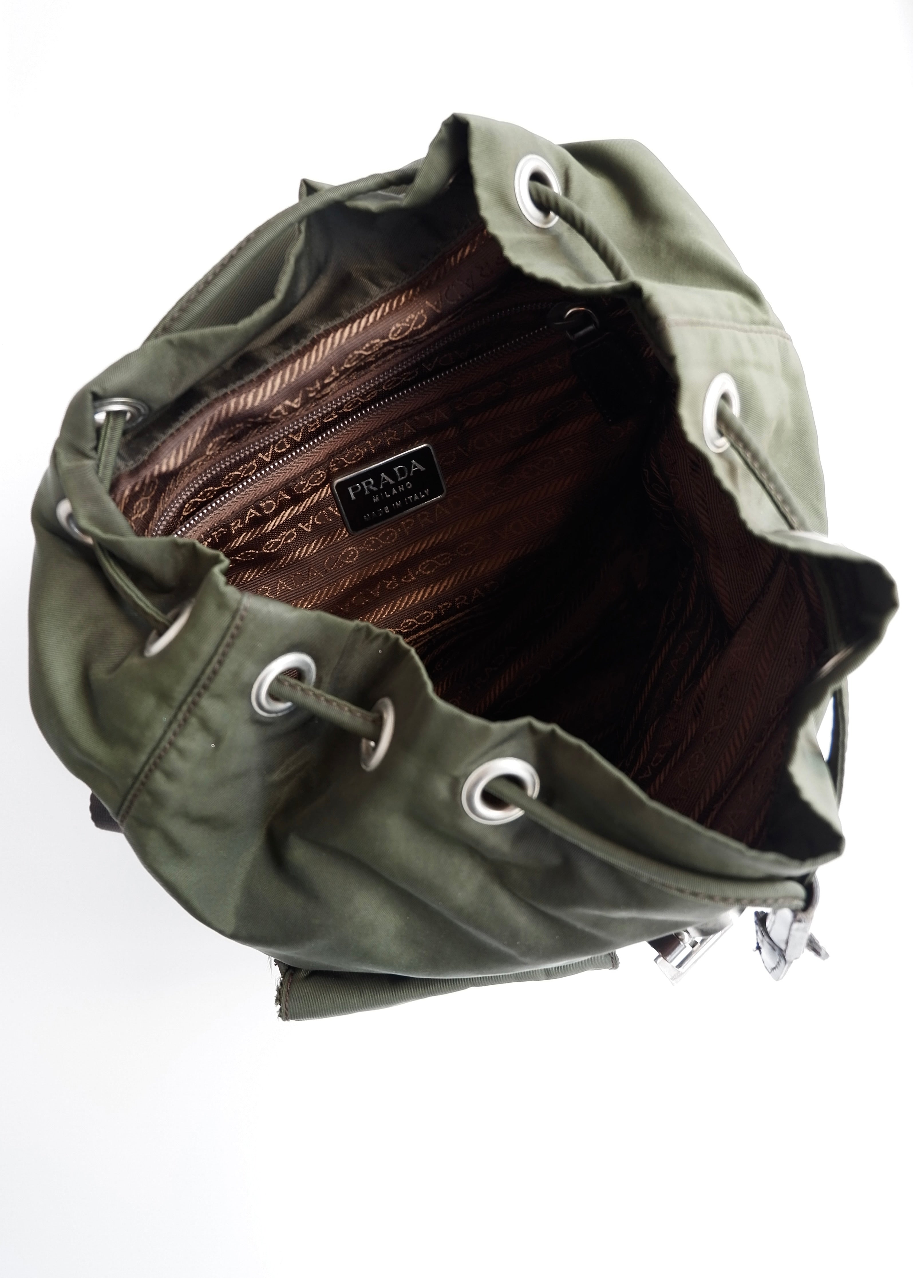 Sac à dos Prada en nylon vert authentique d'occasion