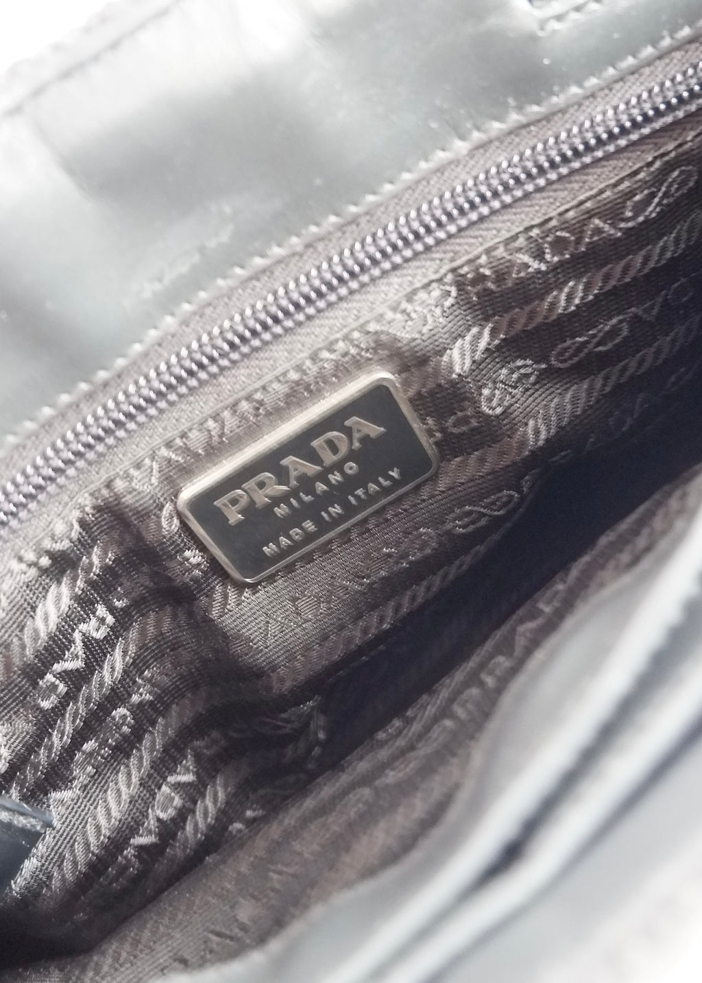 Authentique sac à main Prada en tricot et cuir noir d'occasion