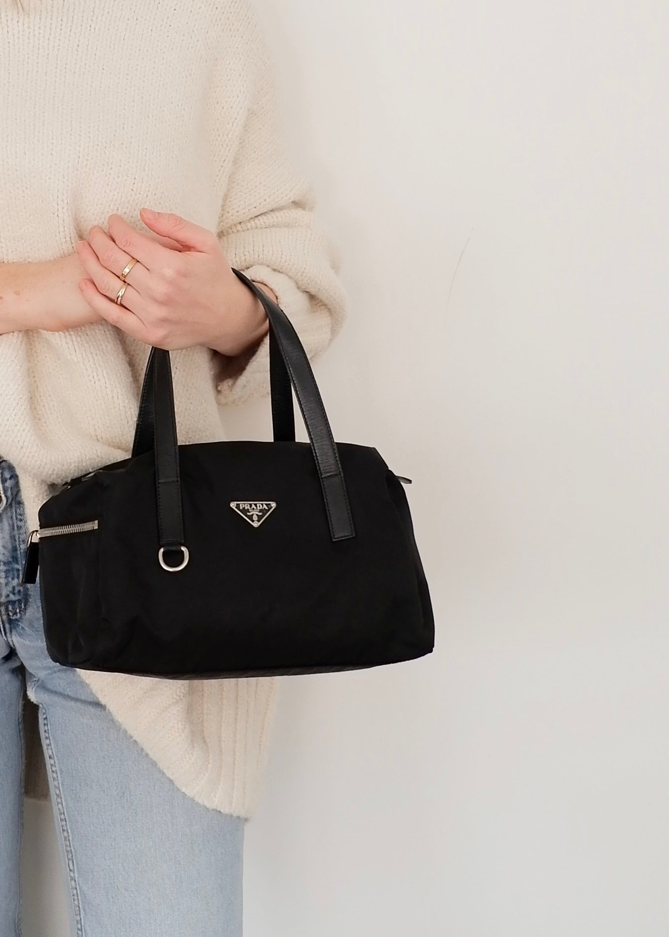 Sac à bandoulière Prada Bowler en nylon noir authentique d'occasion