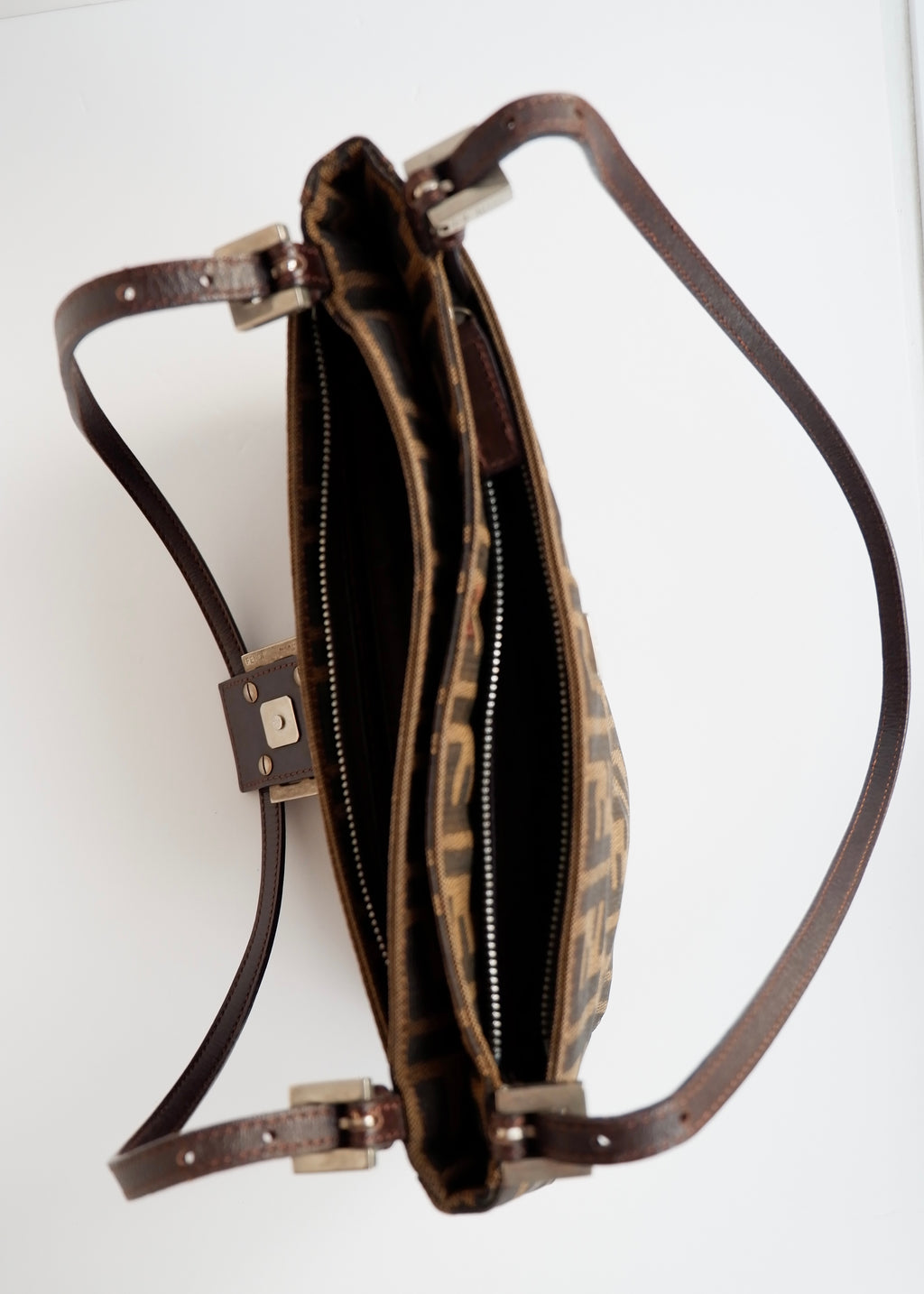 Sac à bandoulière Fendi Hobo Zucca marron authentique d'occasion
