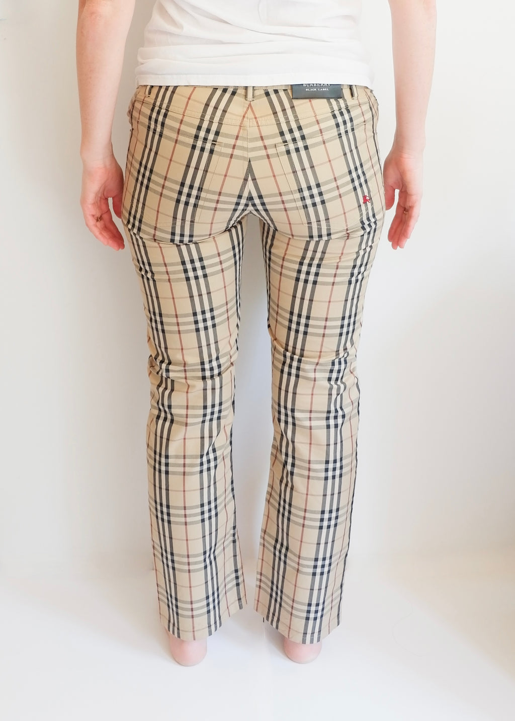 Pantalon droit Burberry à carreaux beige, authentique et d'occasion - S