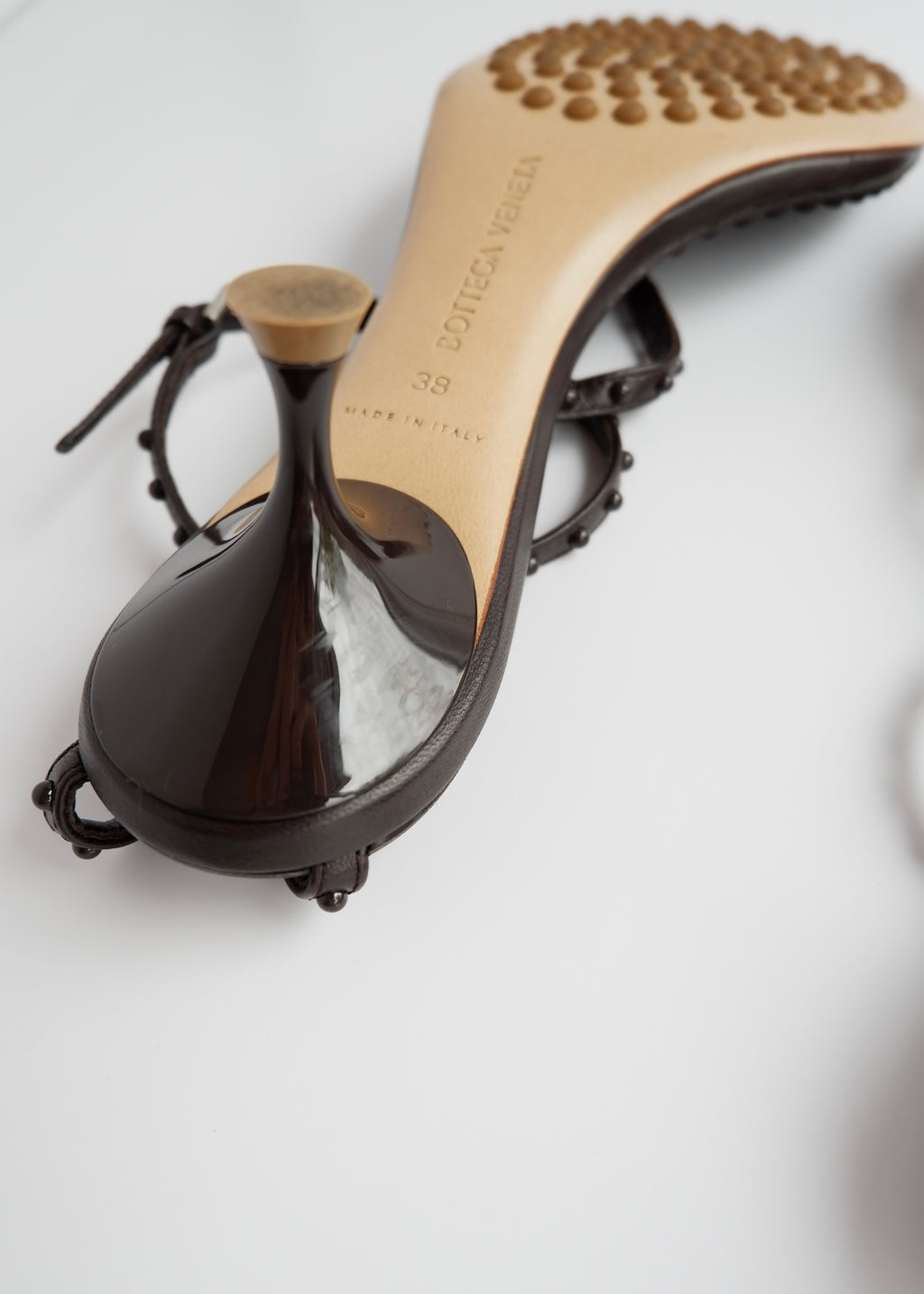 Sandales à talons Bottega Veneta en cuir marron, authentiques et d'occasion - 38