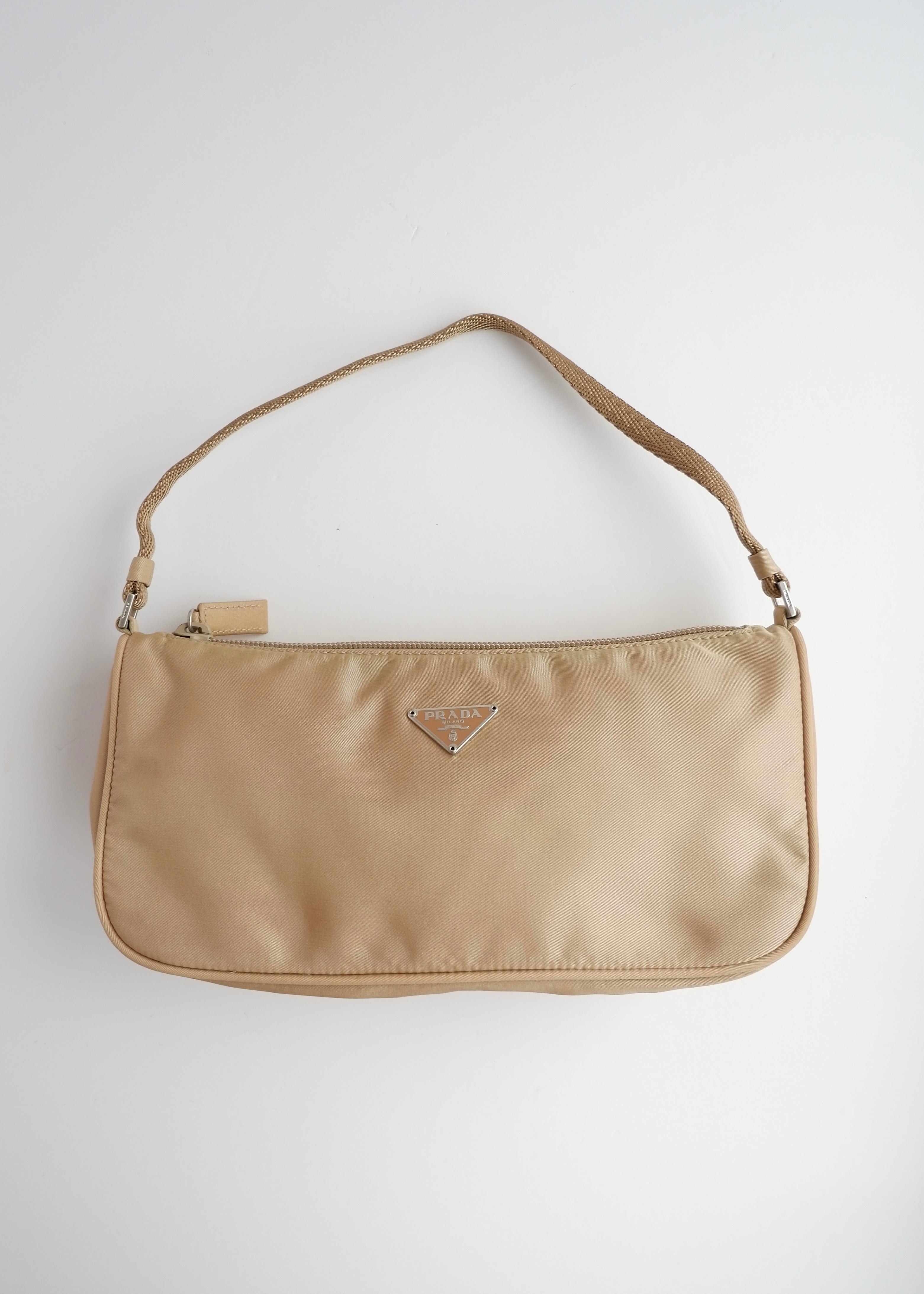 Authentique sac bandoulière Prada en nylon beige d'occasion