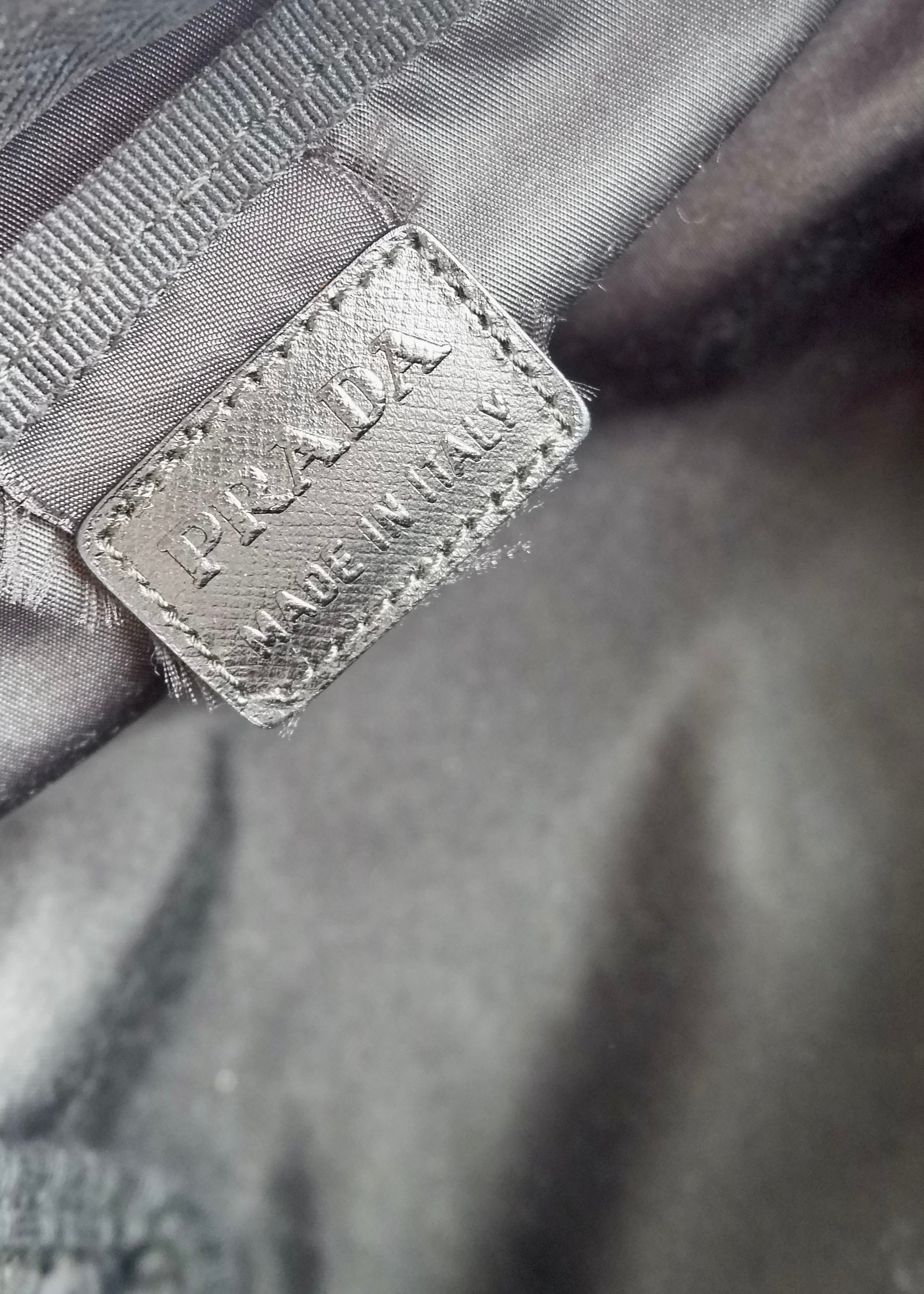 Pochette Prada authentique d'occasion en nylon noir