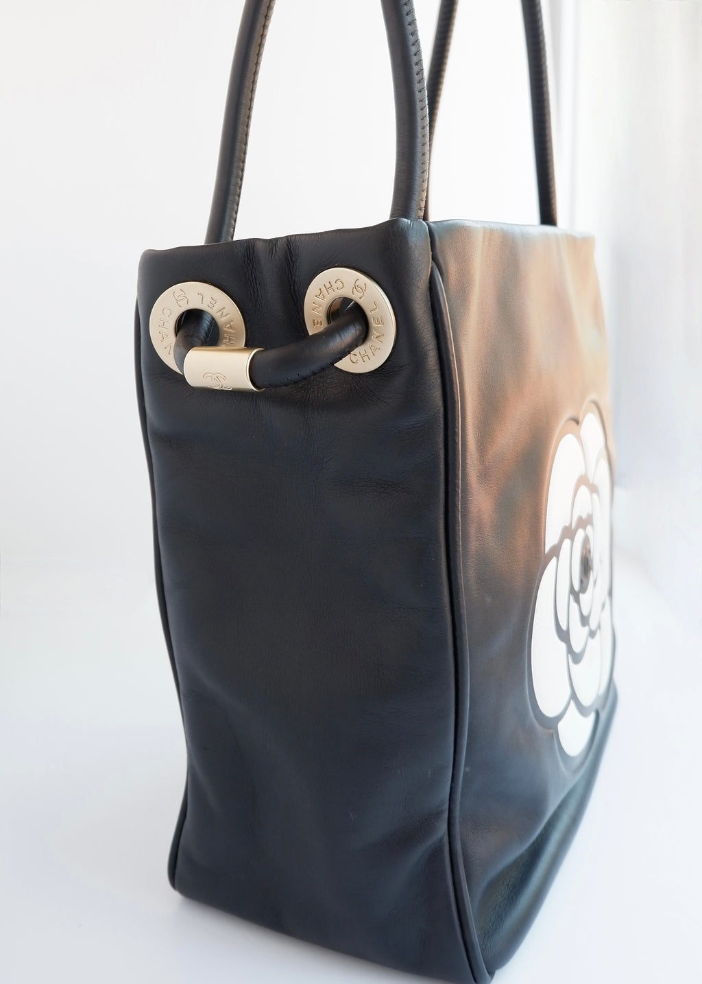 Preowned Chanel Black Leather Camellia Logo Tote Shoulder Bag