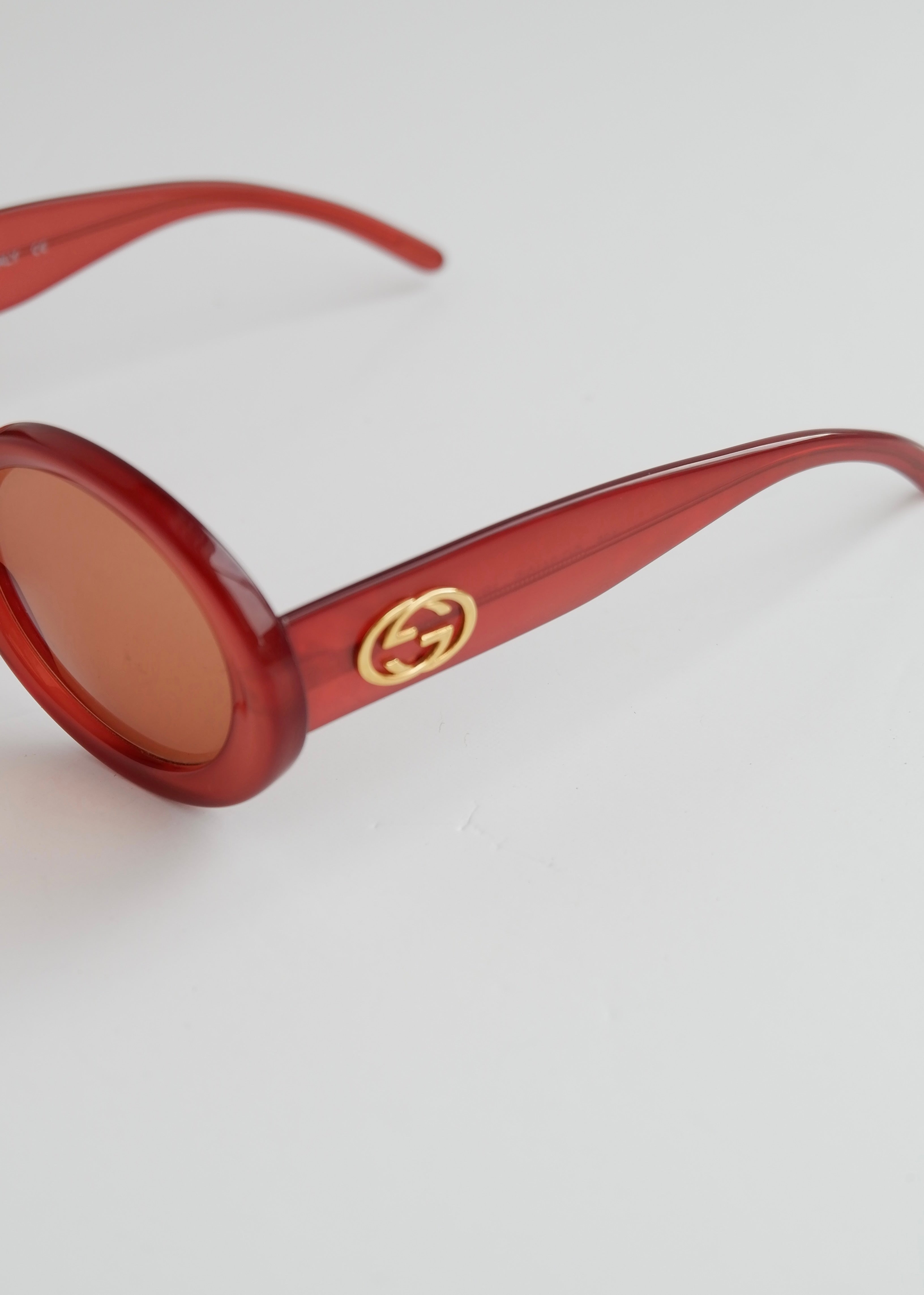 Authentiques lunettes de soleil Gucci rouges à monture ronde d'occasion
