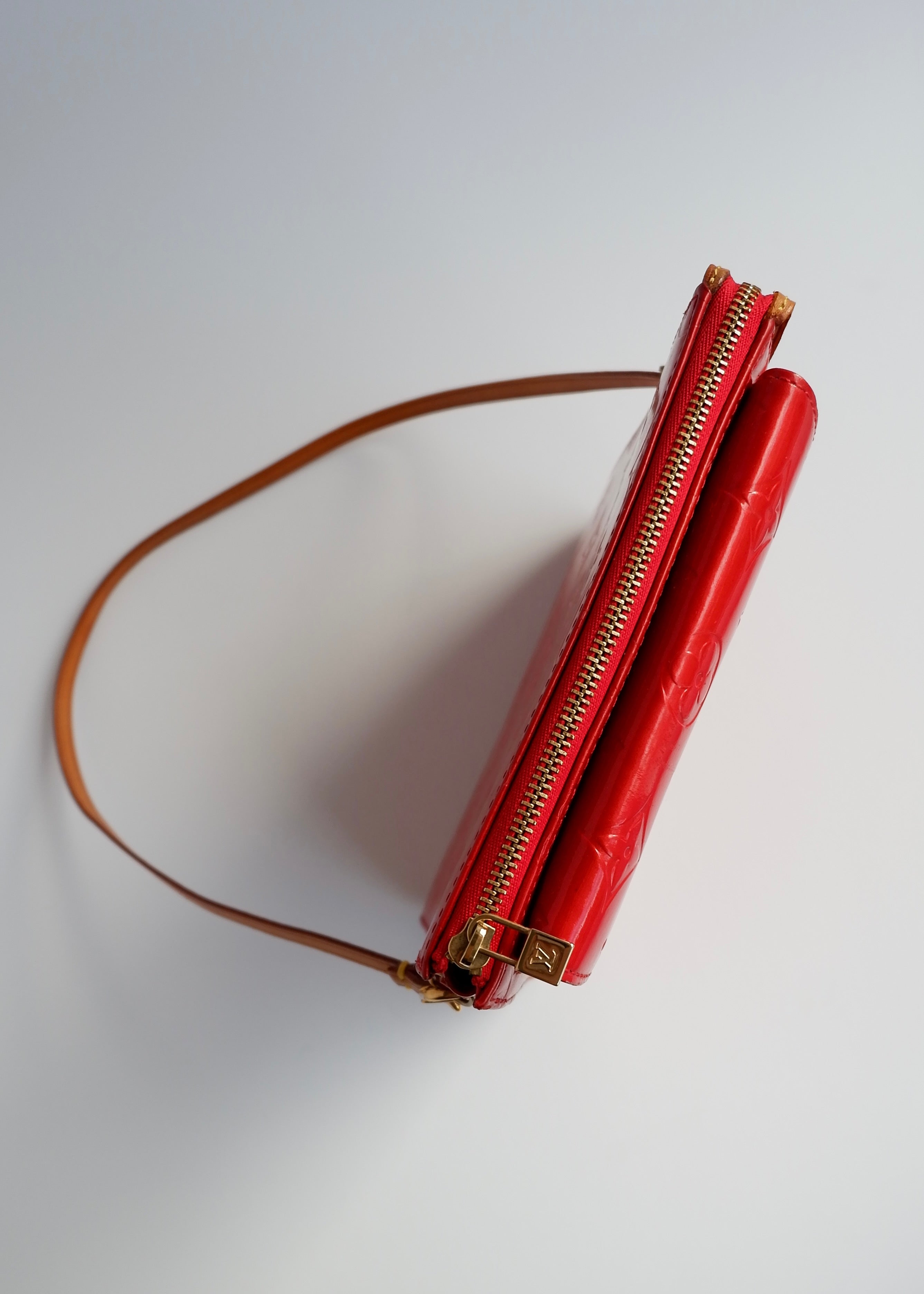 Sac bandoulière Louis Vuitton Monogram Mott Vernis Rouge Authentique d'occasion