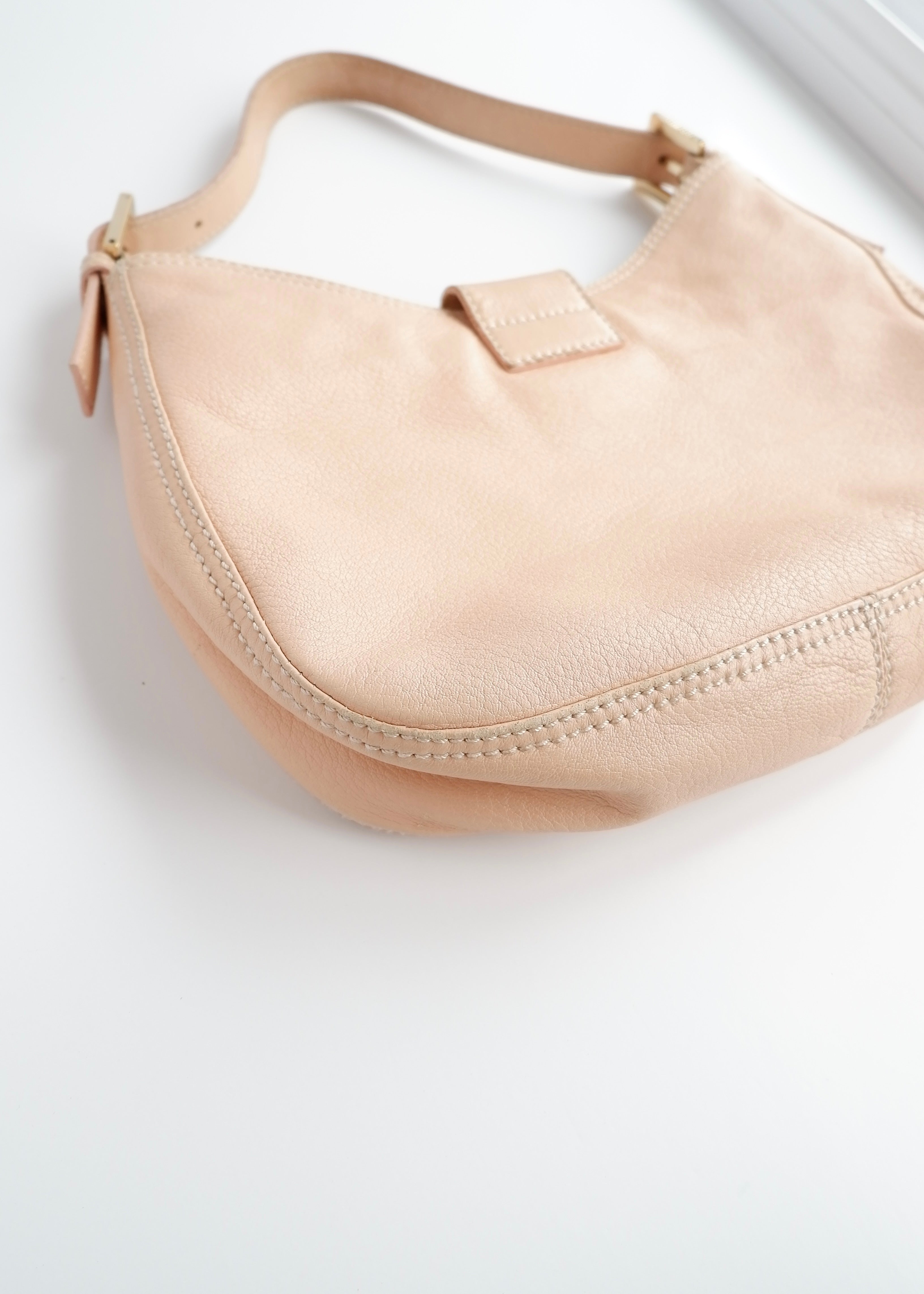 Sac à bandoulière Fendi d'occasion en cuir rose clair authentique