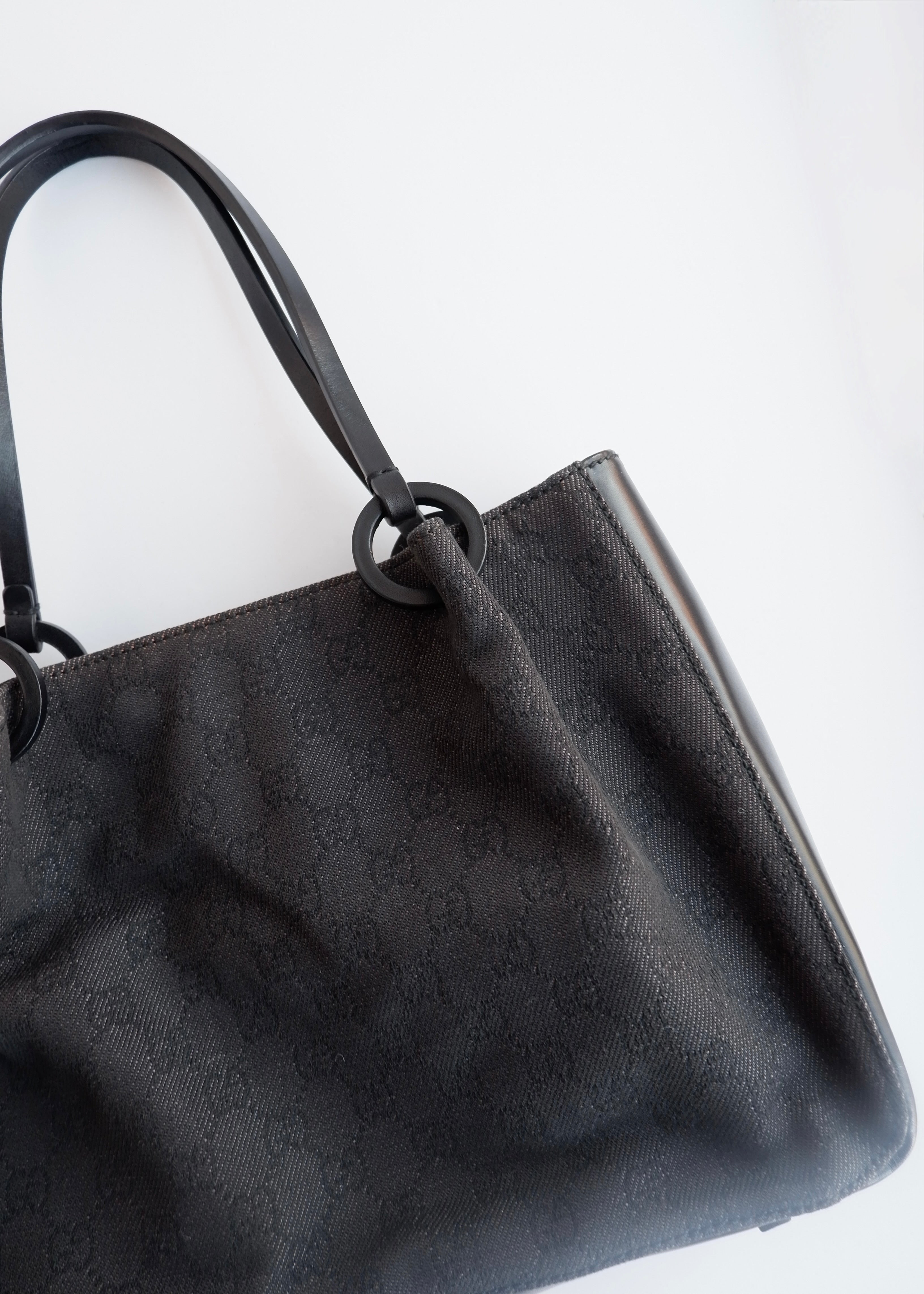 Authentique sac bandoulière Gucci d'occasion en toile GG en jean/cuir noir