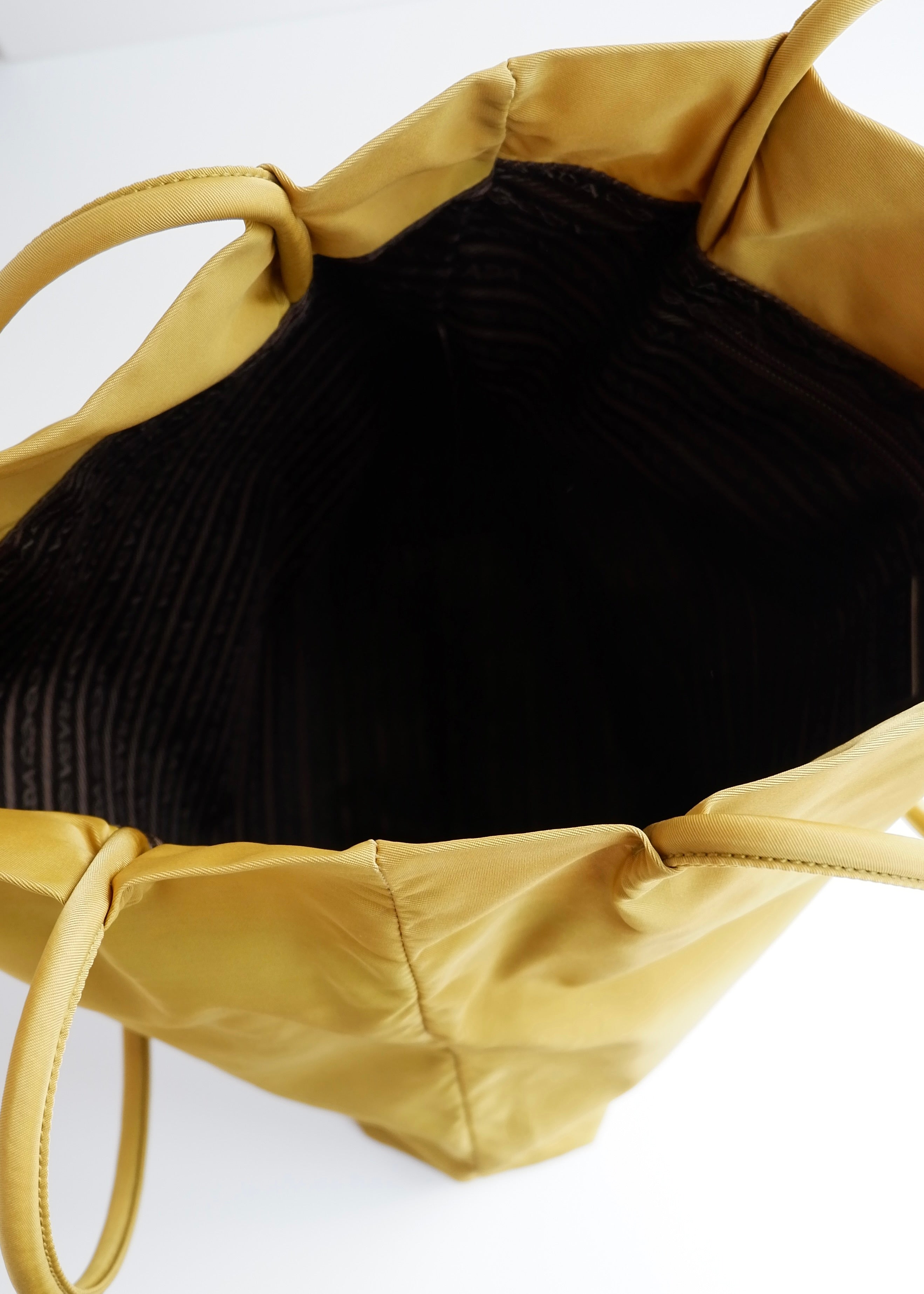 Authentique Sac Cabas Prada en Nylon Vert d'occasion