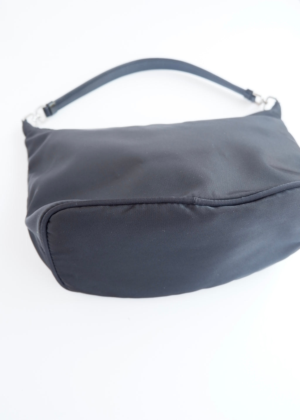 Sac à bandoulière micro Prada noir en nylon d'occasion authentique avec pochette