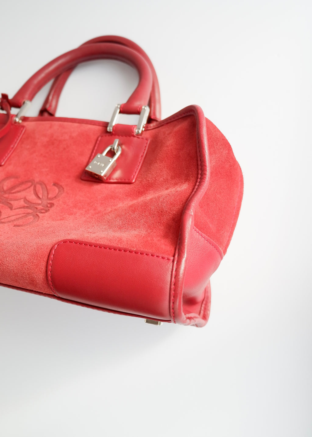 Sac Amazona Loewe en daim rouge d'occasion authentique