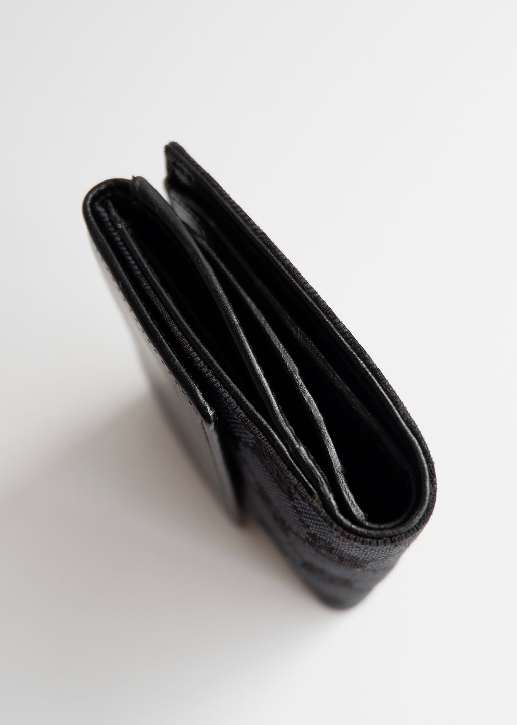 Preowned Gucc Black GG Canvas Compact Jackie Wallet