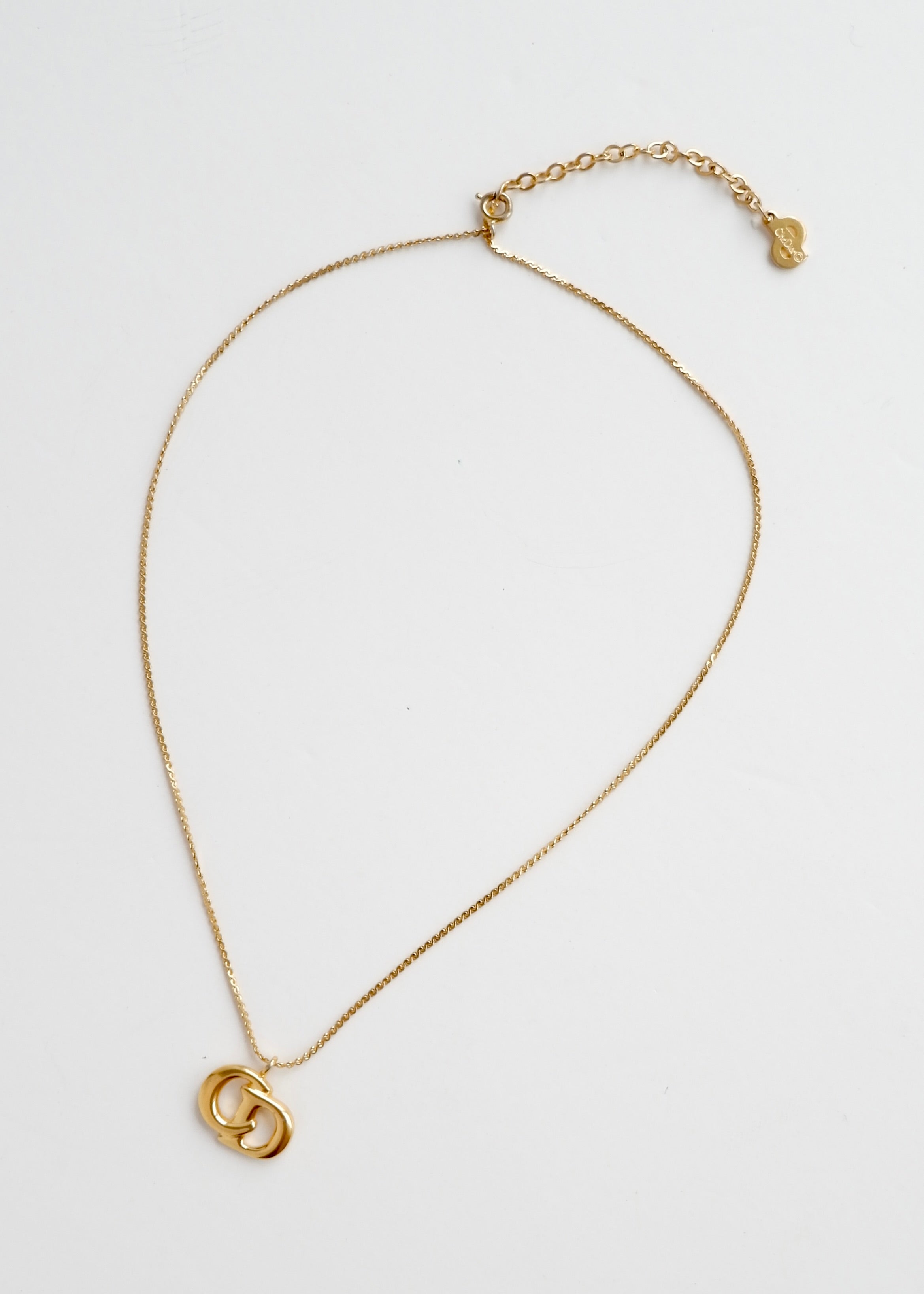 Authentique Collier Dior Vintage Pré-aimé en Métal Doré avec Logo CD