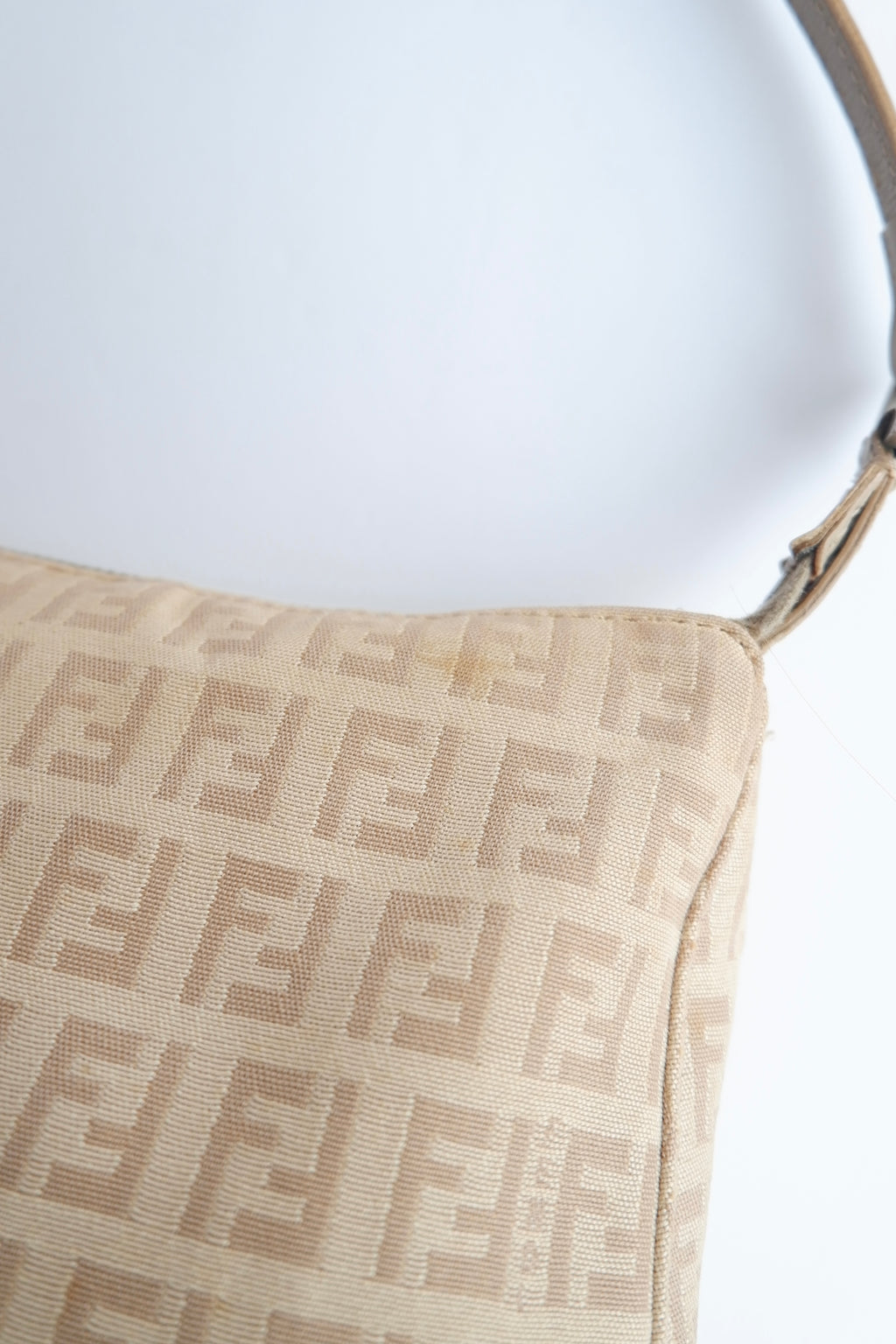 Authentique sac porté épaule Fendi Zucchino Pochette beige d'occasion
