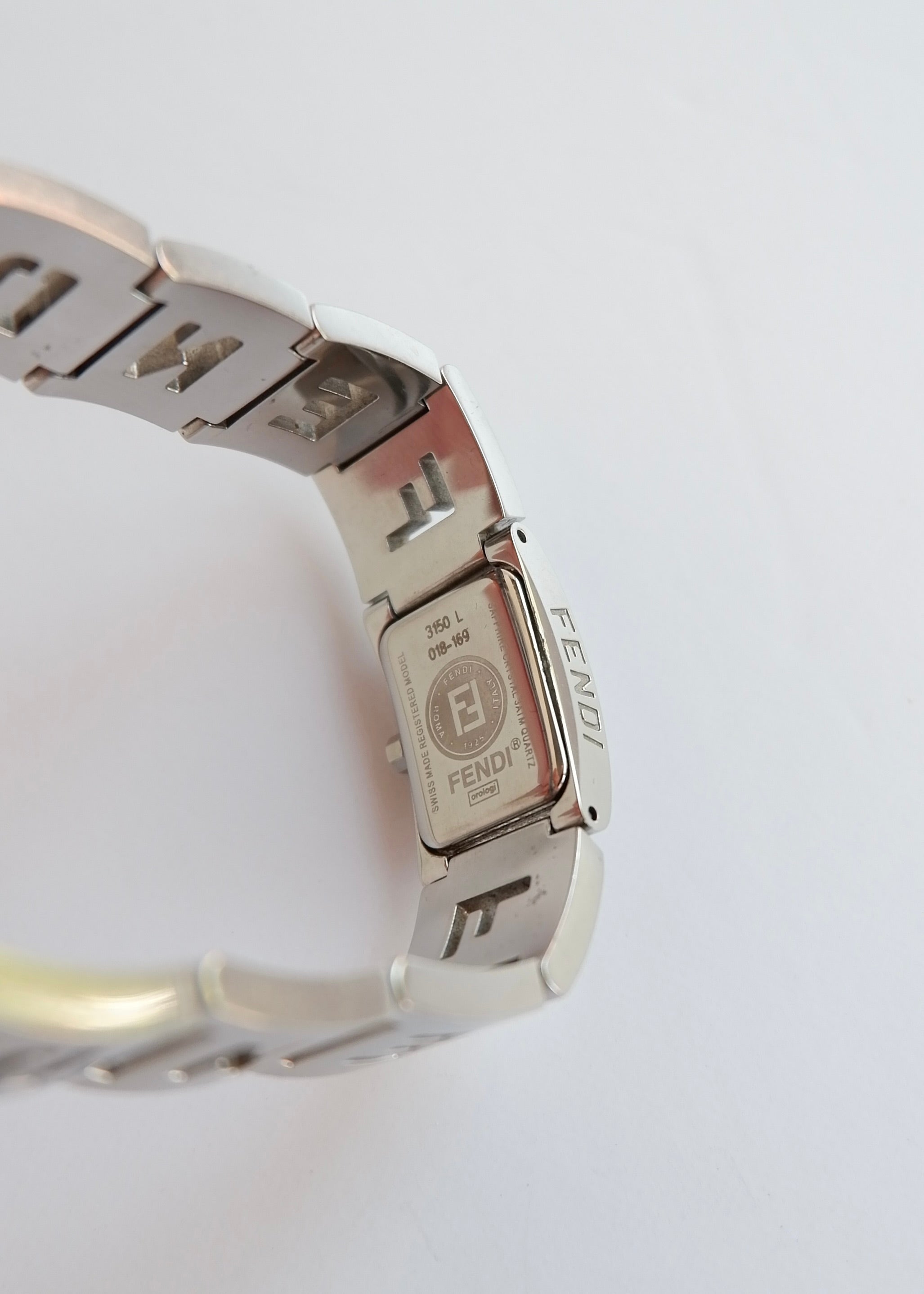 Preowned Fend Silver Stainless Steel FENDI Logo Watch