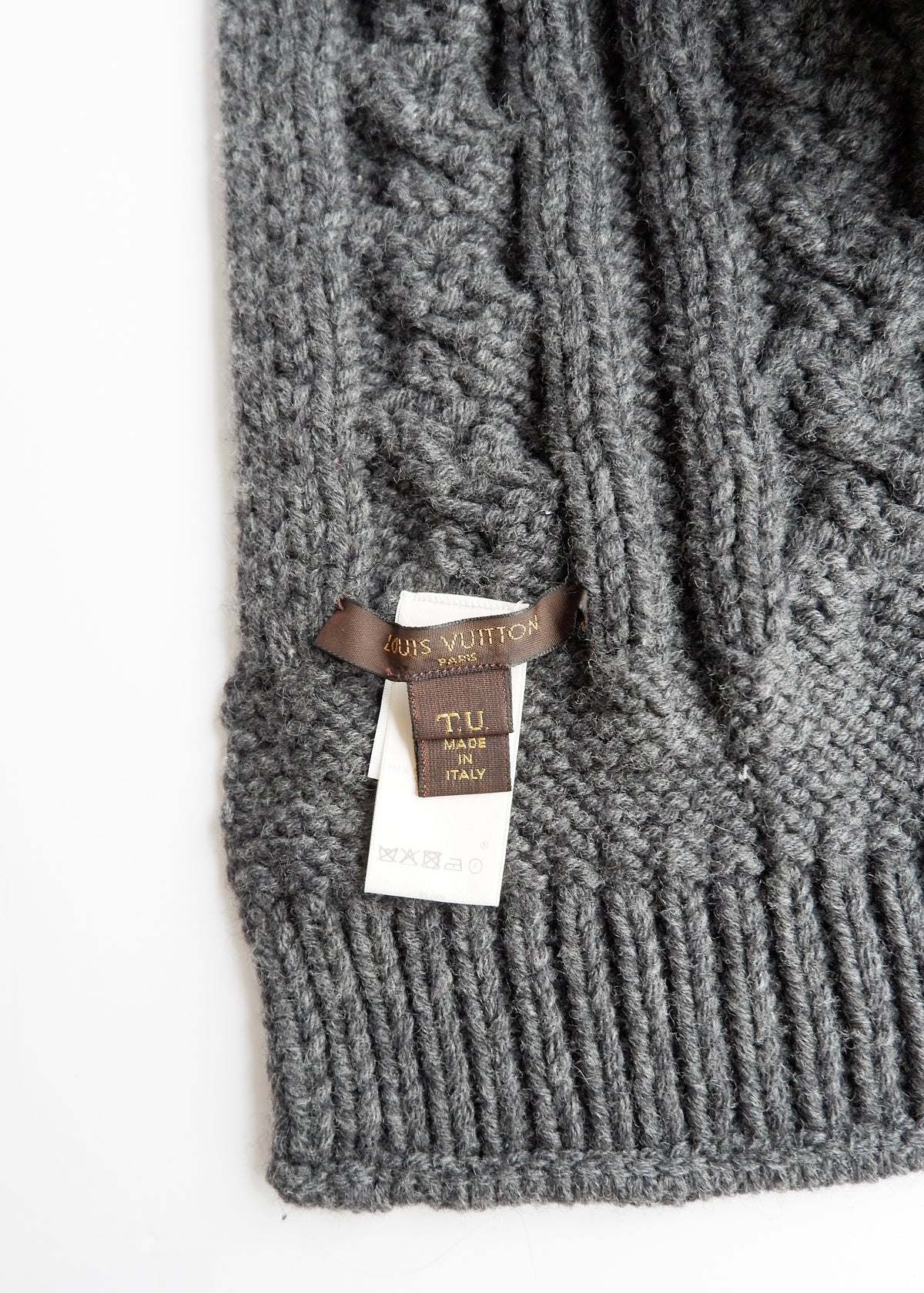 Preowned Louis Vuitton Grey Cable Knit Wool Scarf