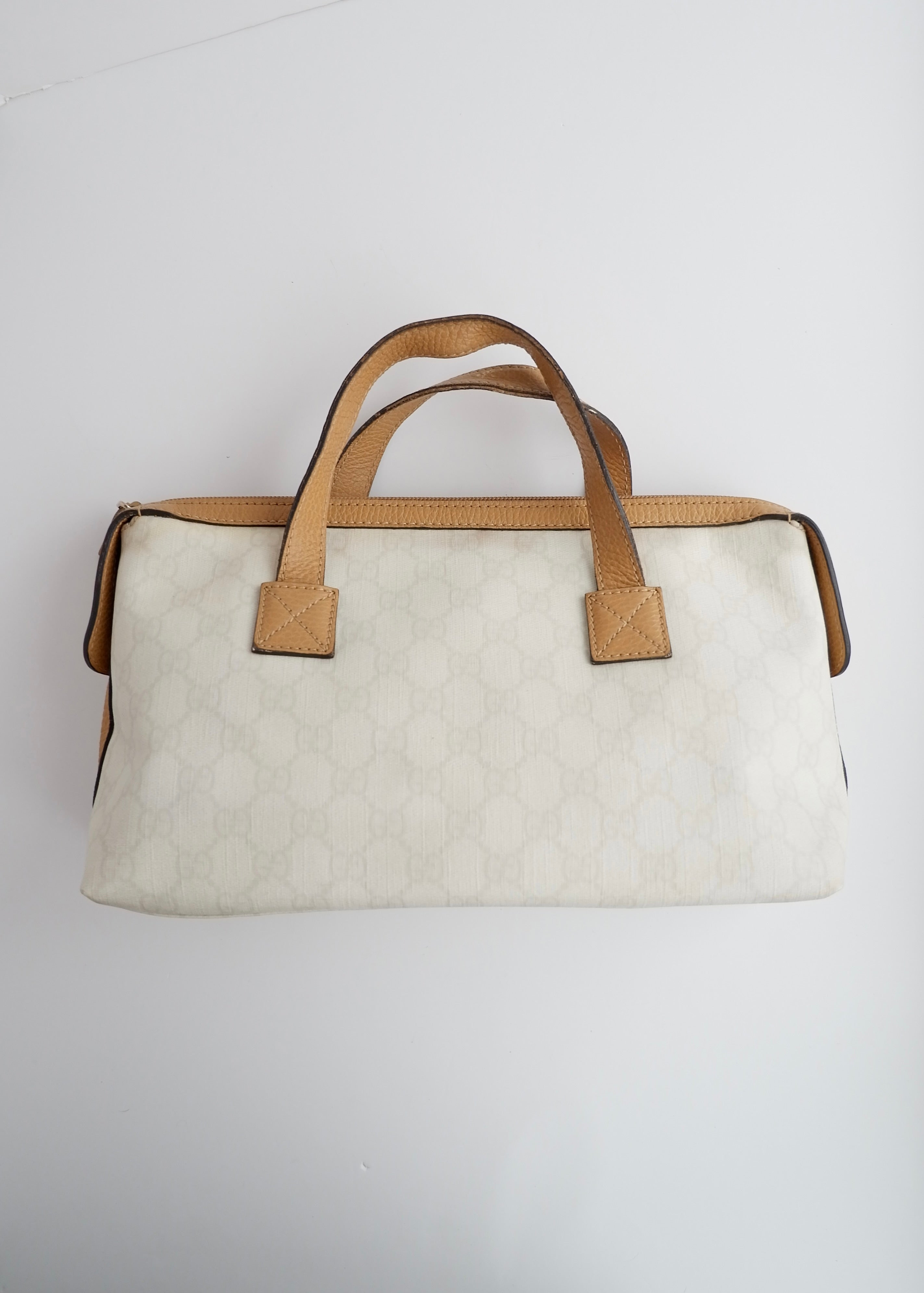 Sac à main Gucci Authentique d'occasion en toile GG blanche, modèle East West