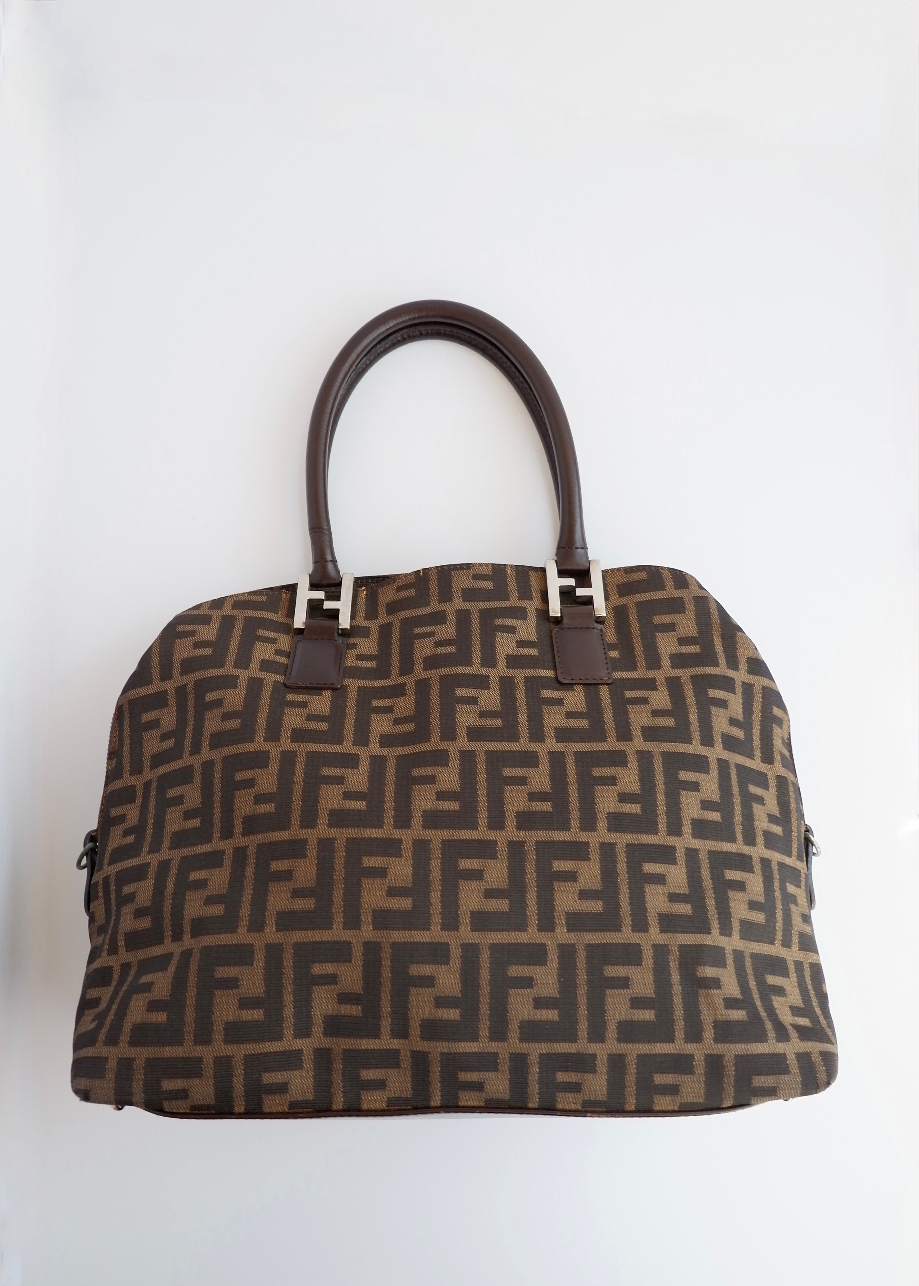 Authentique Sac porté épaule/main Fendi vintage d'occasion en toile marron Zucca Bowler