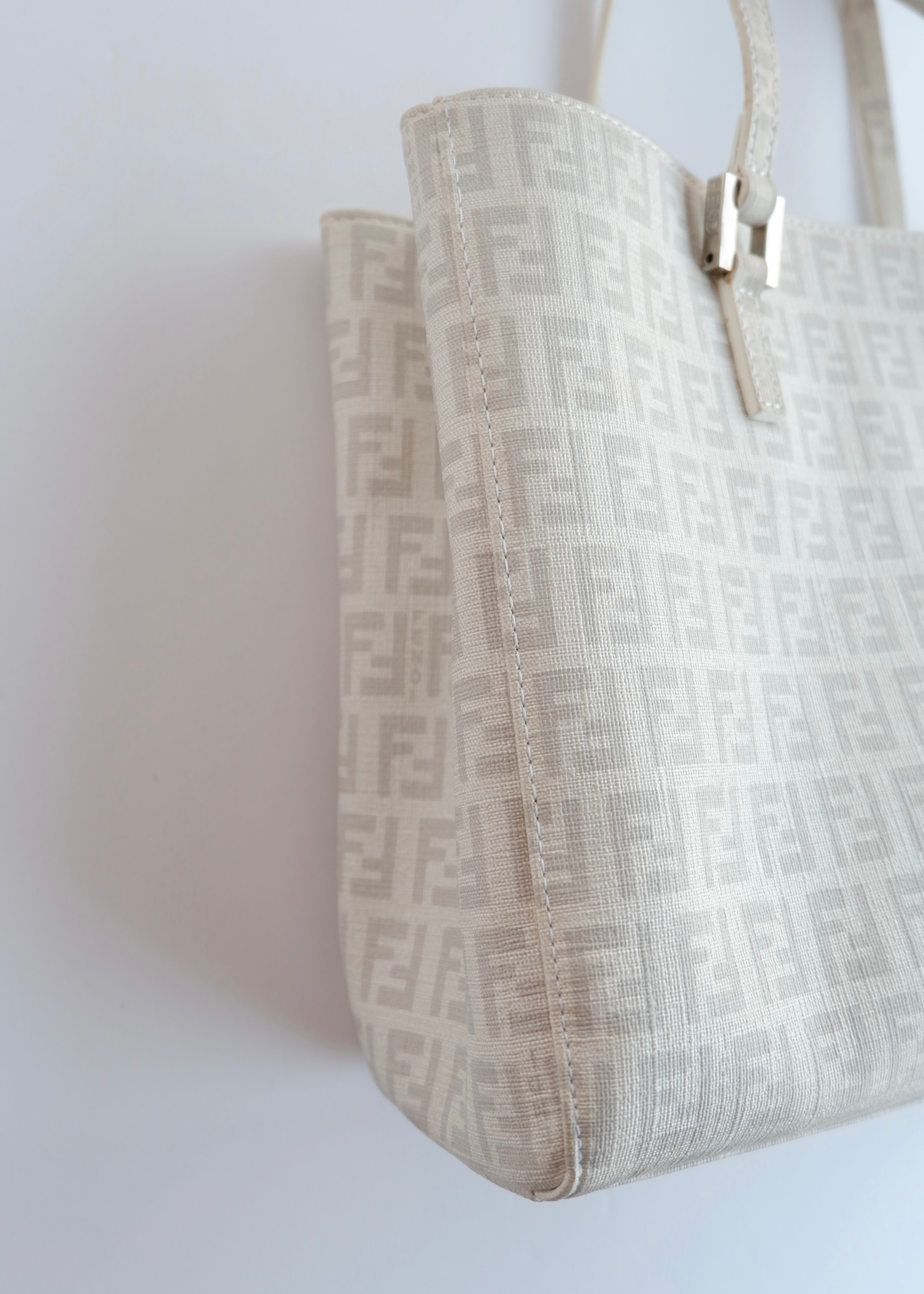 Sac à main Fendi Zucchino blanc d'occasion authentique