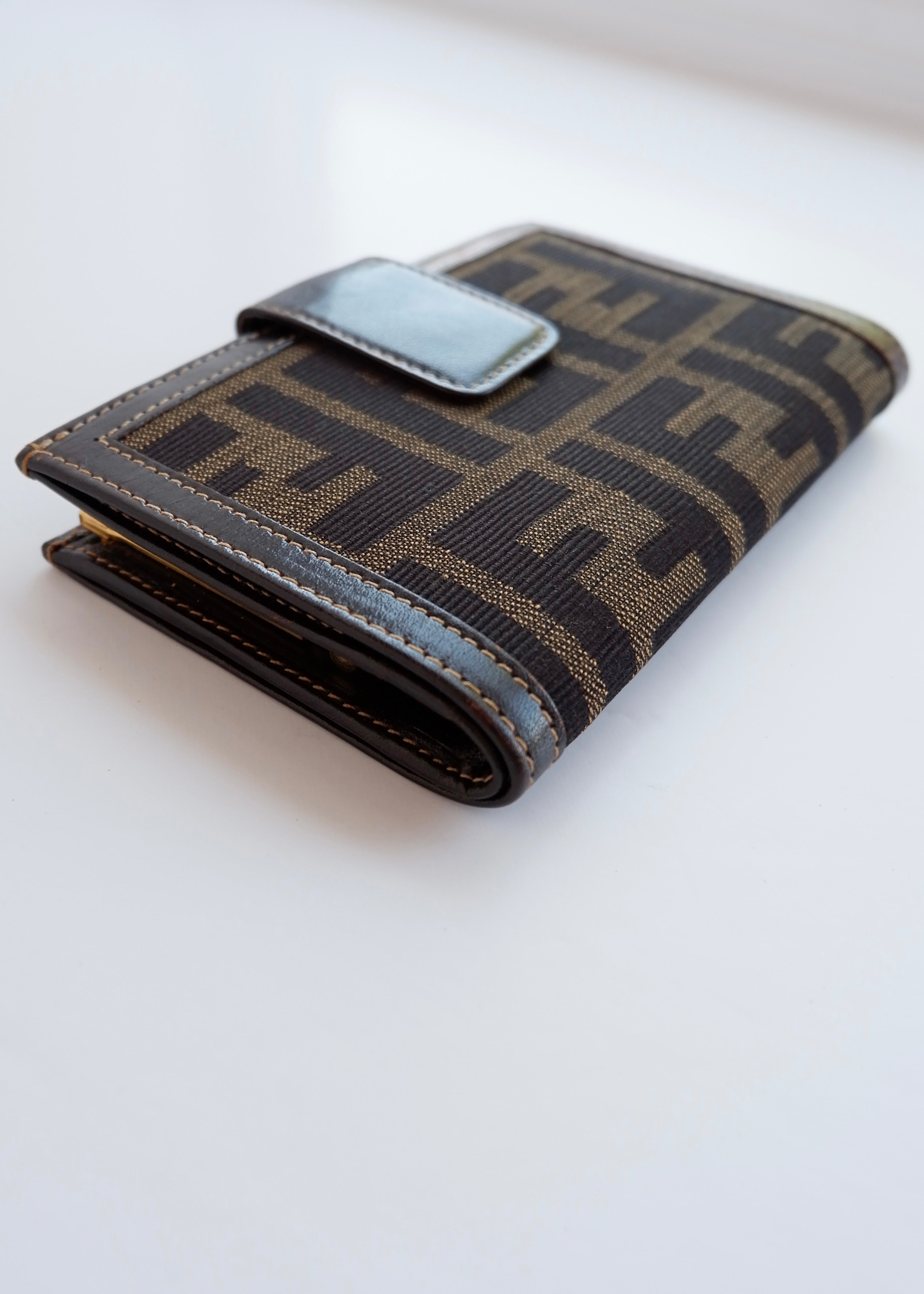 Preowned Vintage Fendi Brown Zucca Canvas/Leather Twist Lock Wallet