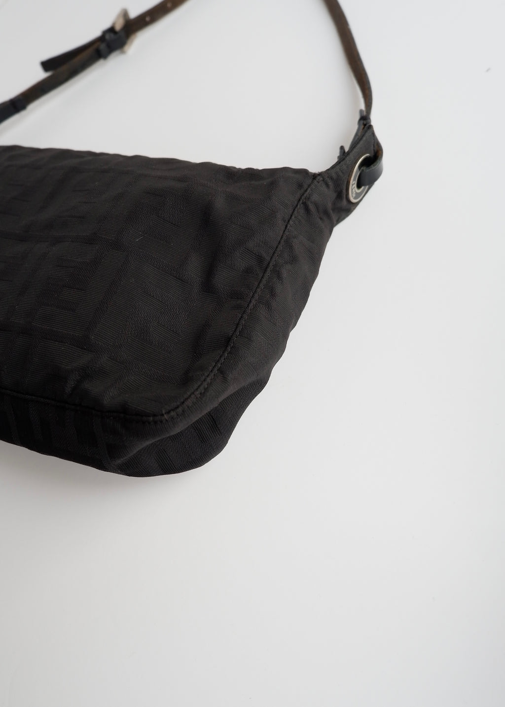 Sac bandoulière Fendi Zucca en toile noire authentique d'occasion