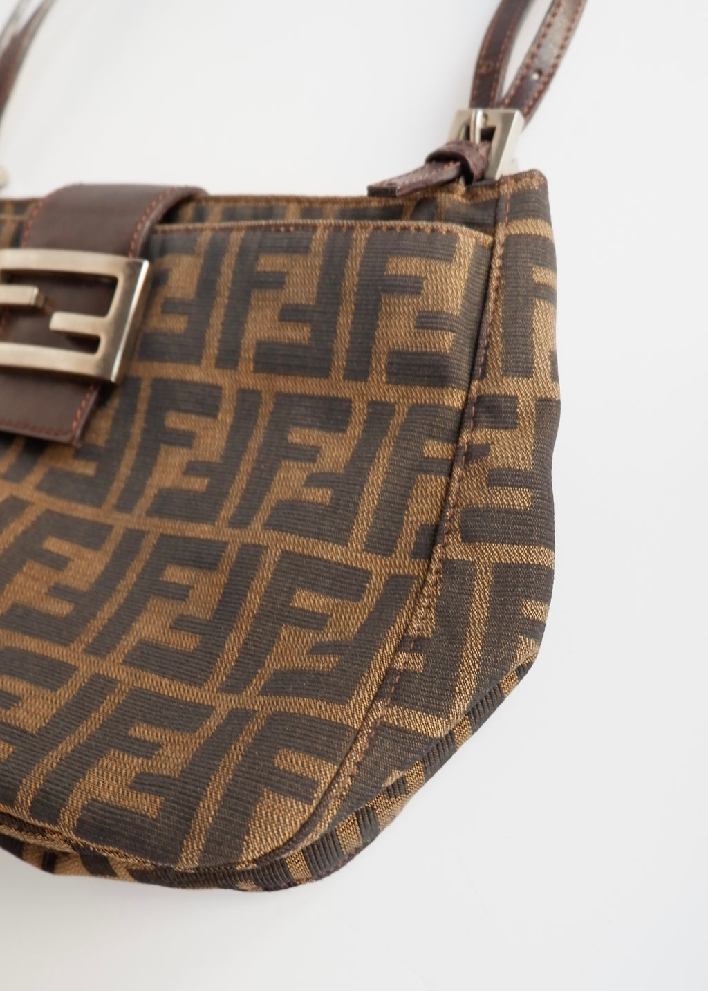 Sac à bandoulière Fendi Hobo Zucca marron authentique d'occasion