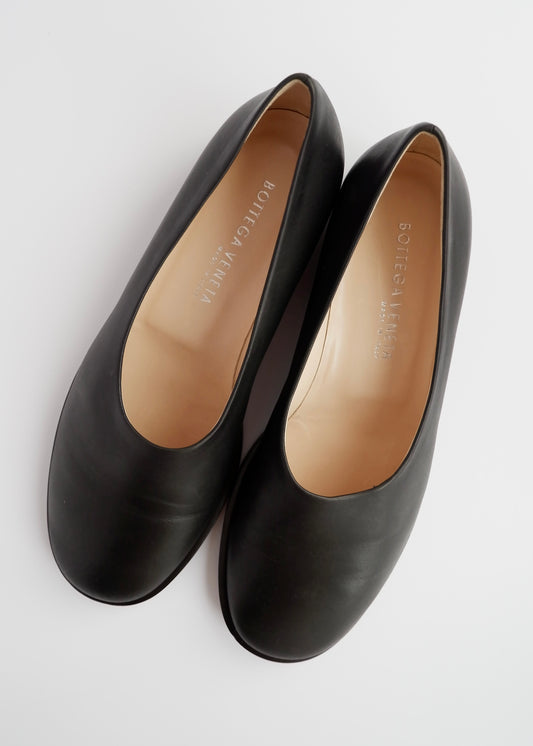 Authentic Bottega Veneta Black Leather Flats - 39