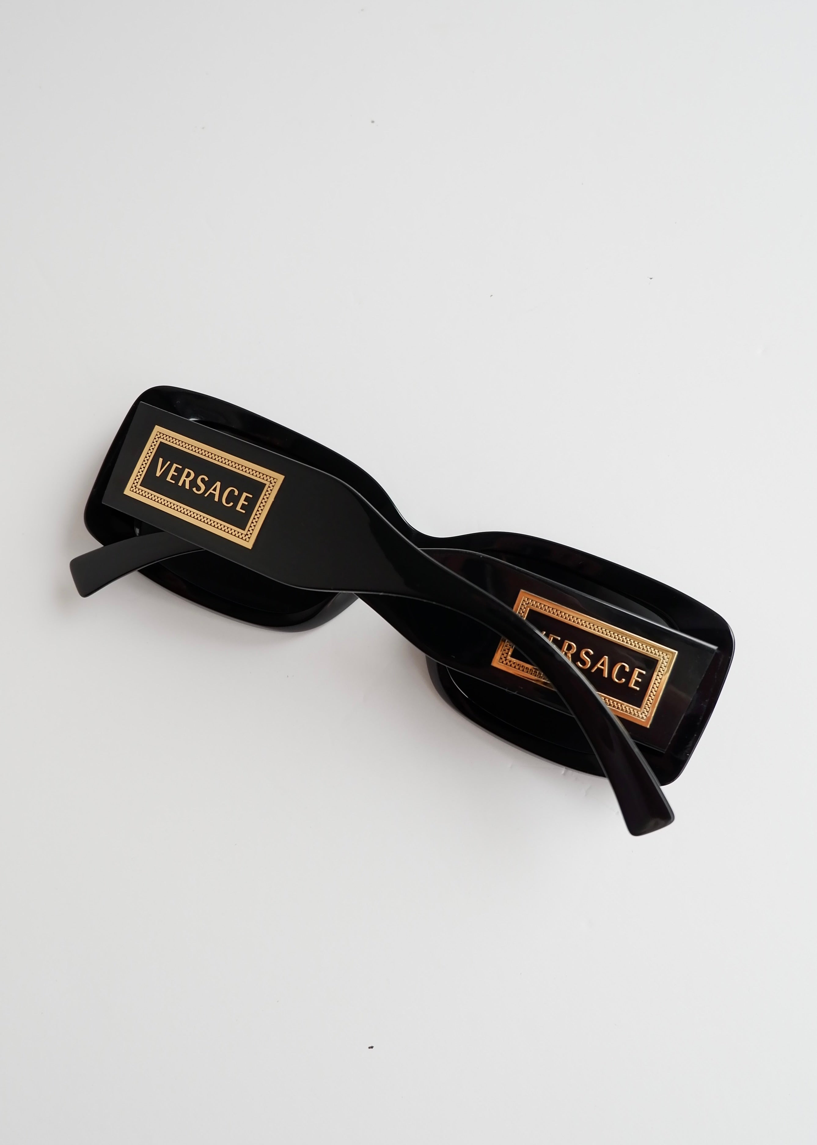Lunettes de soleil carrées noires Versace d'occasion authentiques