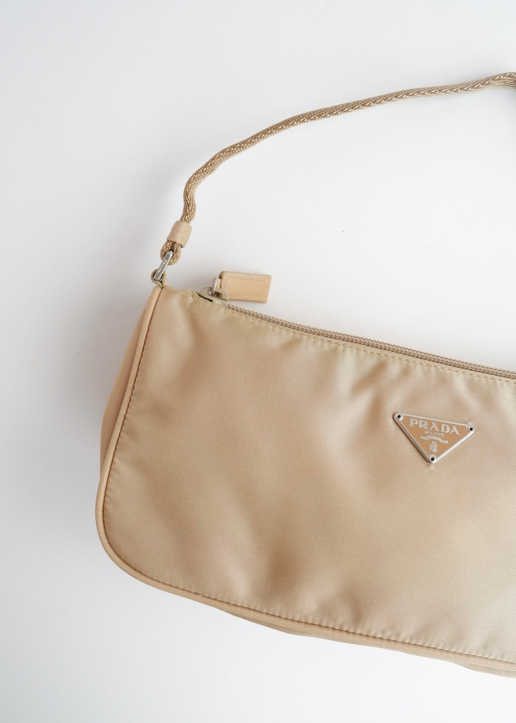 Authentique sac bandoulière Prada en nylon beige d'occasion