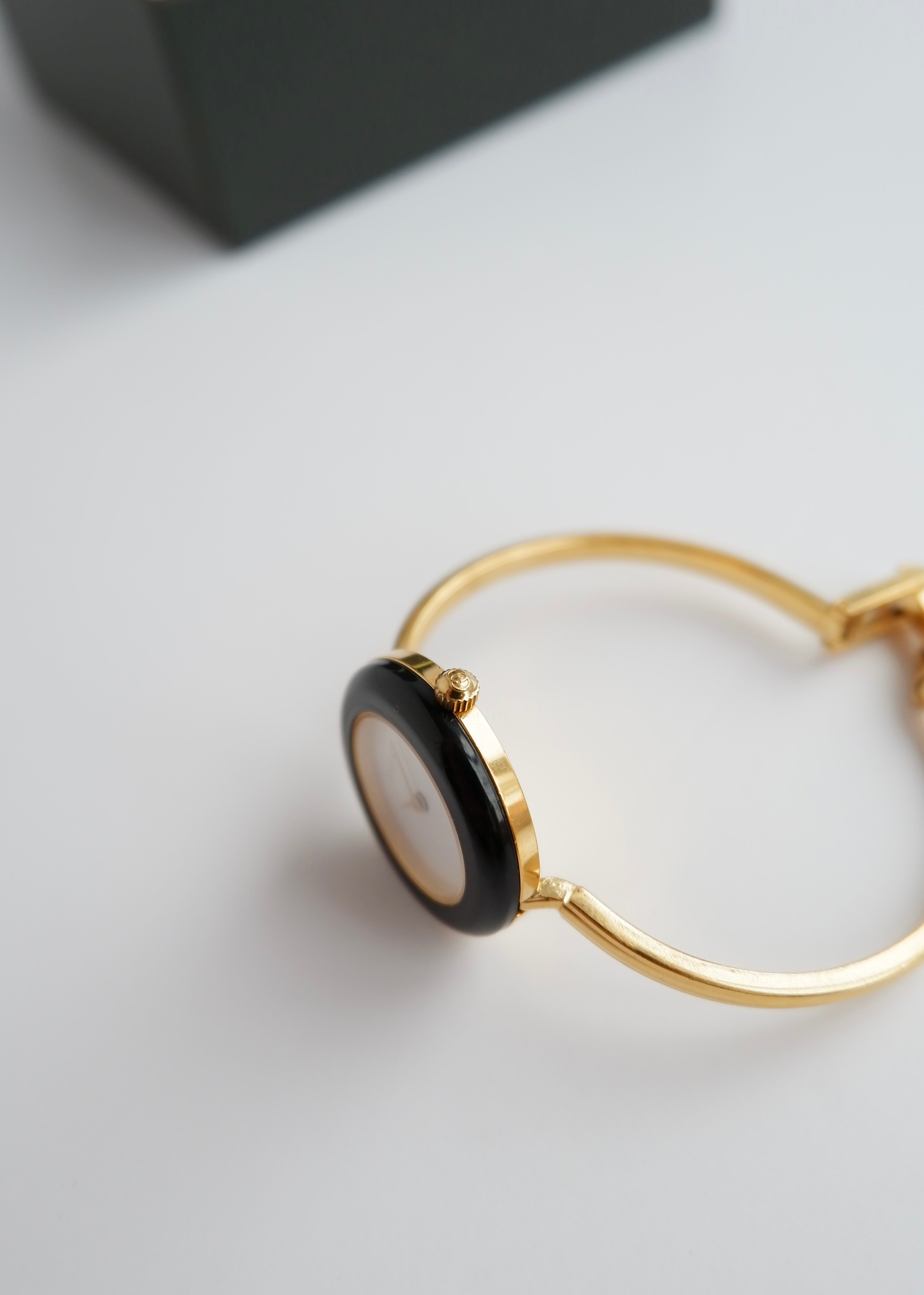 Montre Gucci authentique d'occasion à lunette interchangeable multicolore