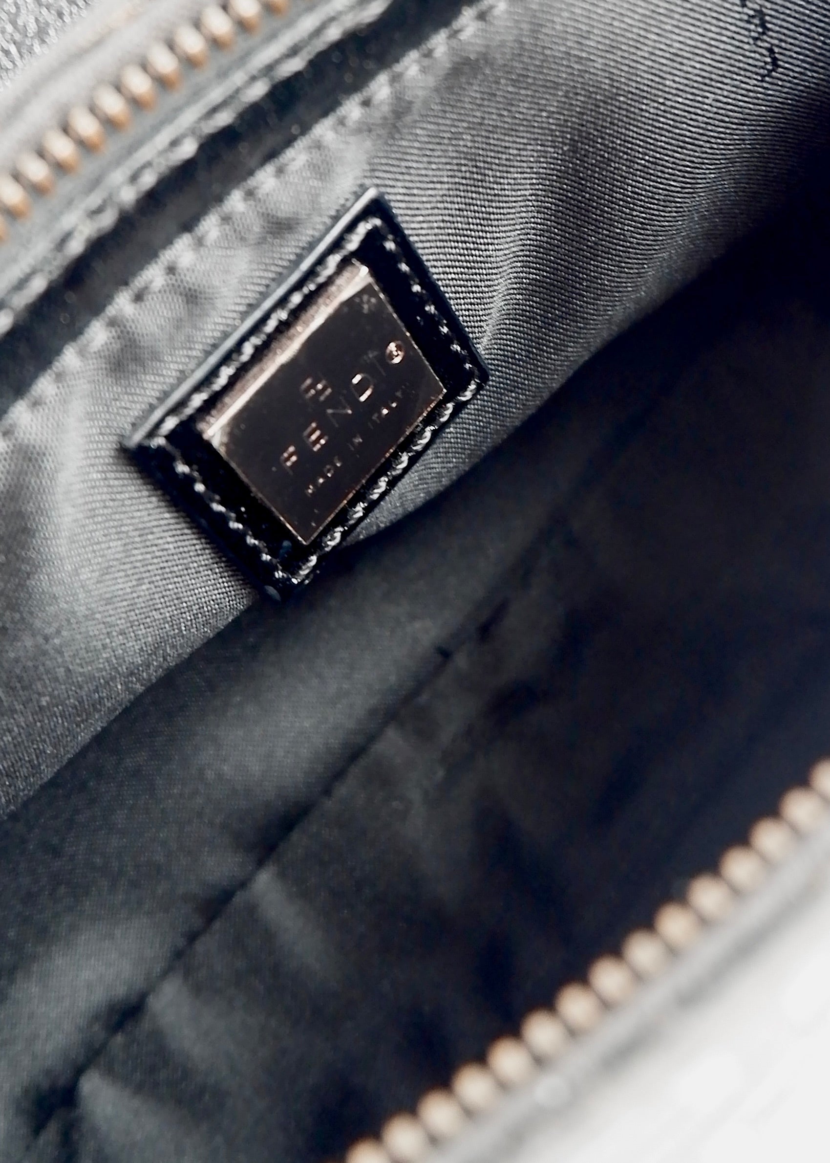 Authentique sac porté épaule Fendi Zucchino en toile noire d'occasion