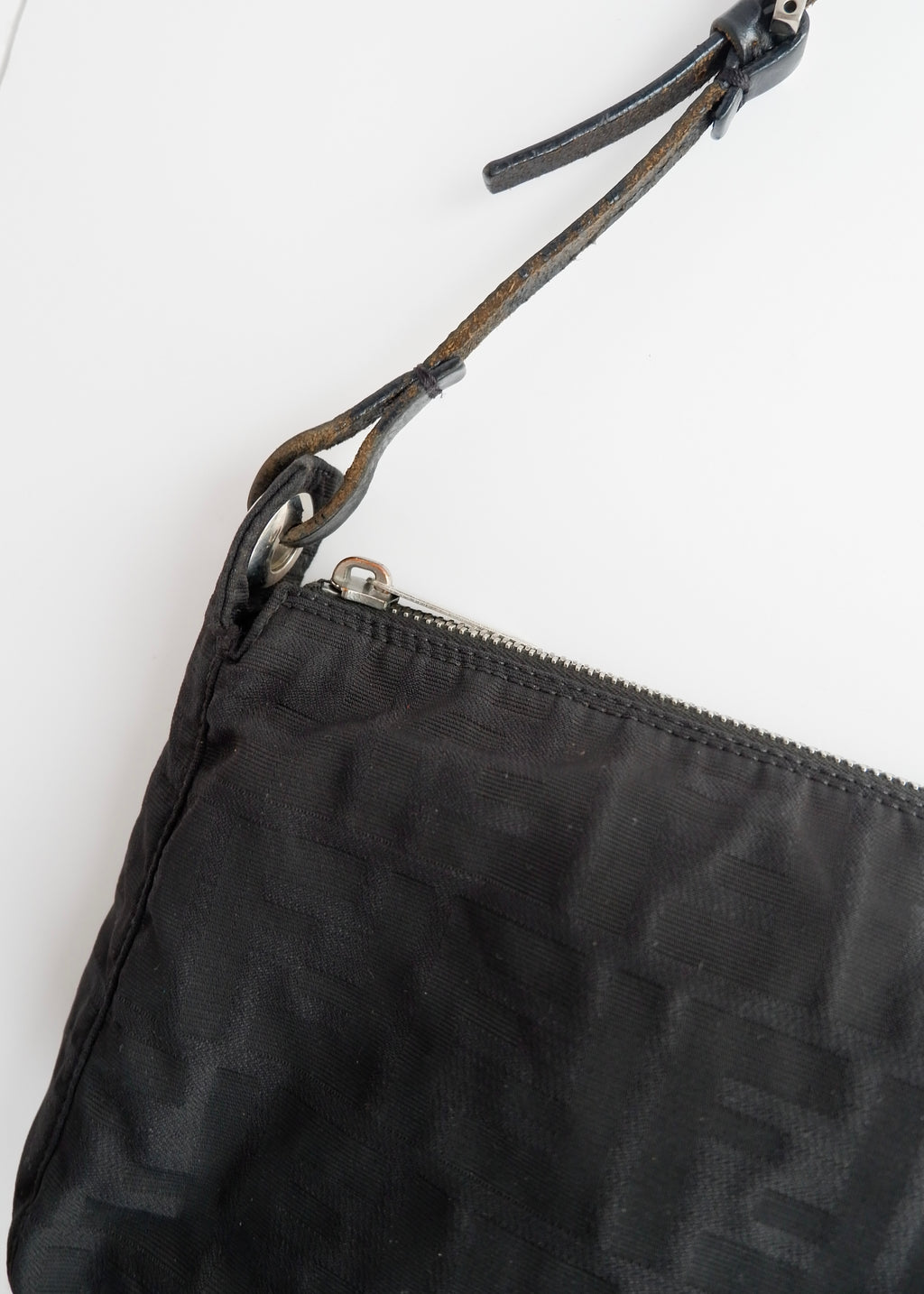 Sac bandoulière Fendi Zucca en toile noire authentique d'occasion