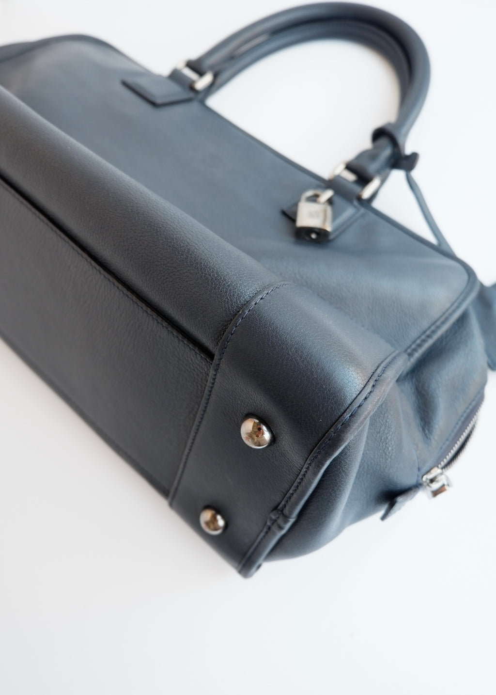 Sac à main Loewe Amazona authentique d'occasion en cuir bleu marine