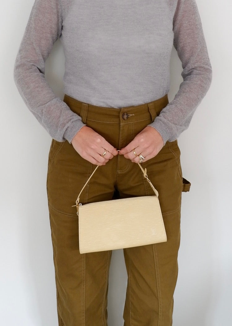 Sac porté épaule Louis Vuitton Pochette en cuir Épi beige authentique d'occasion