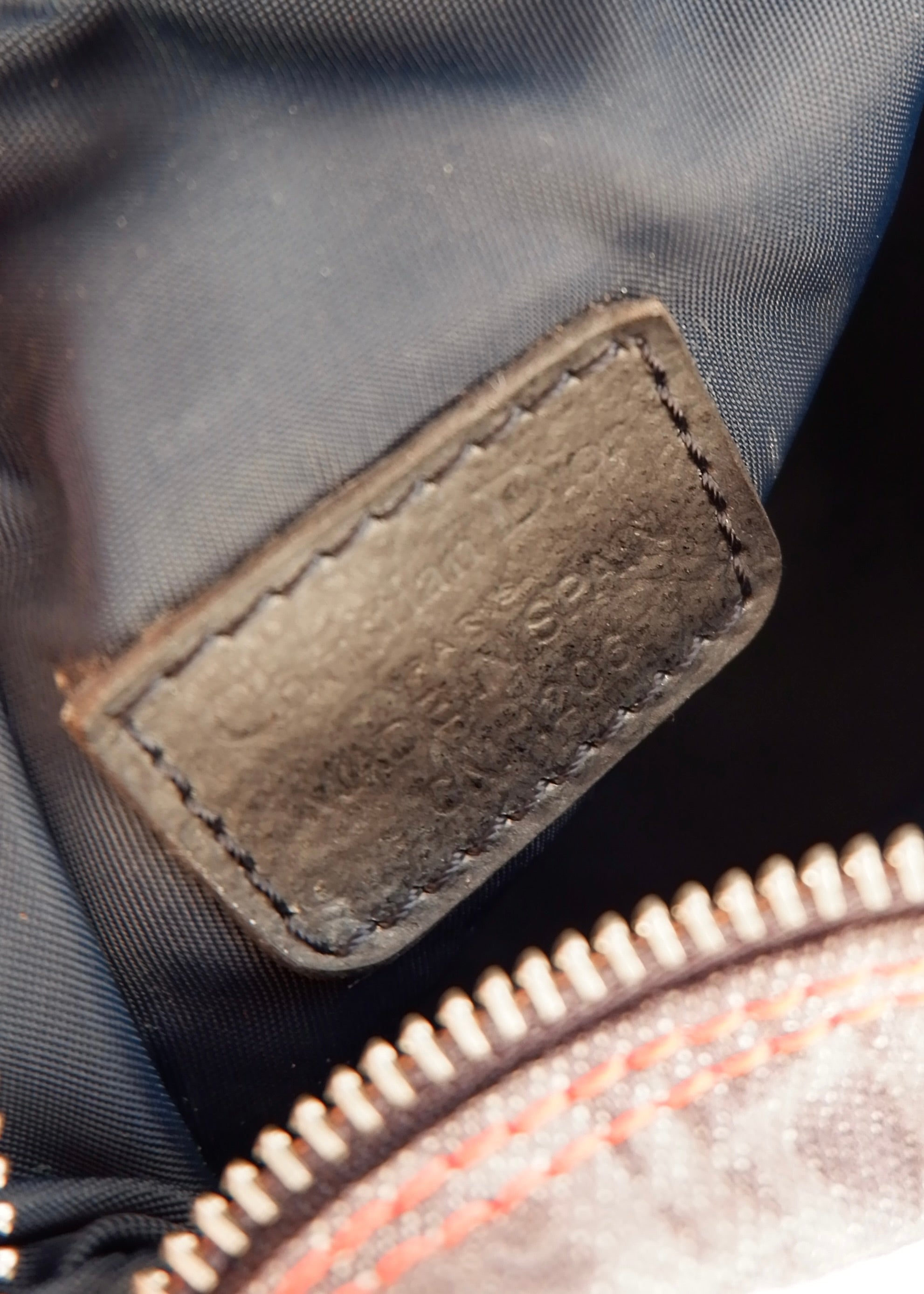 Pochette Dior en jean bleu marine motif Oblique, d'occasion et authentique