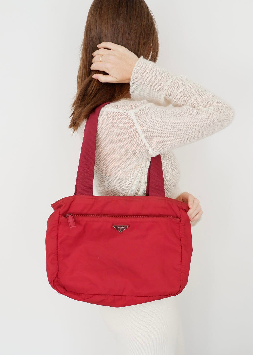 Sac fourre-tout Prada authentique d'occasion en nylon rouge