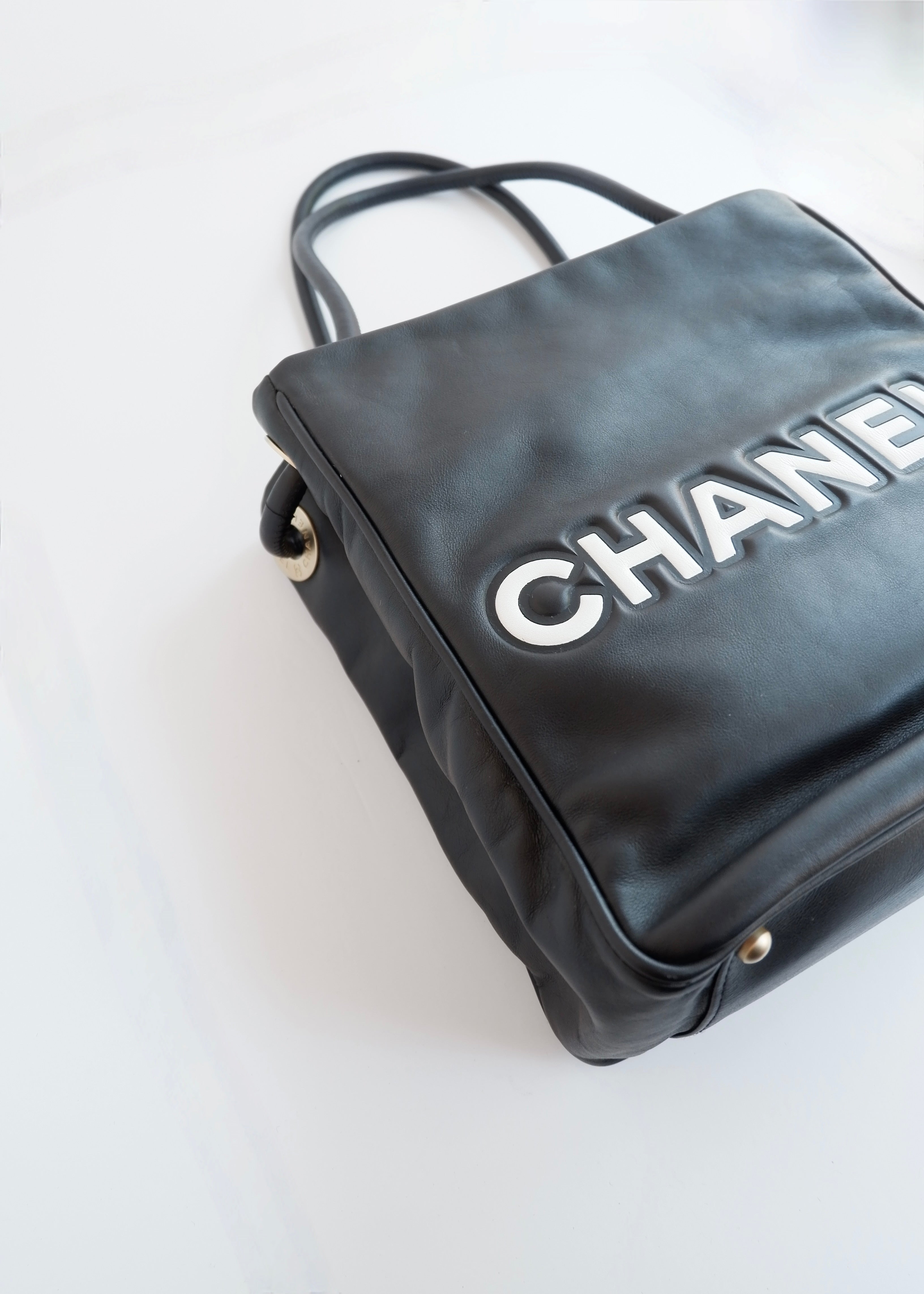 Preowned Chanel Black Leather Camellia Logo Tote Shoulder Bag