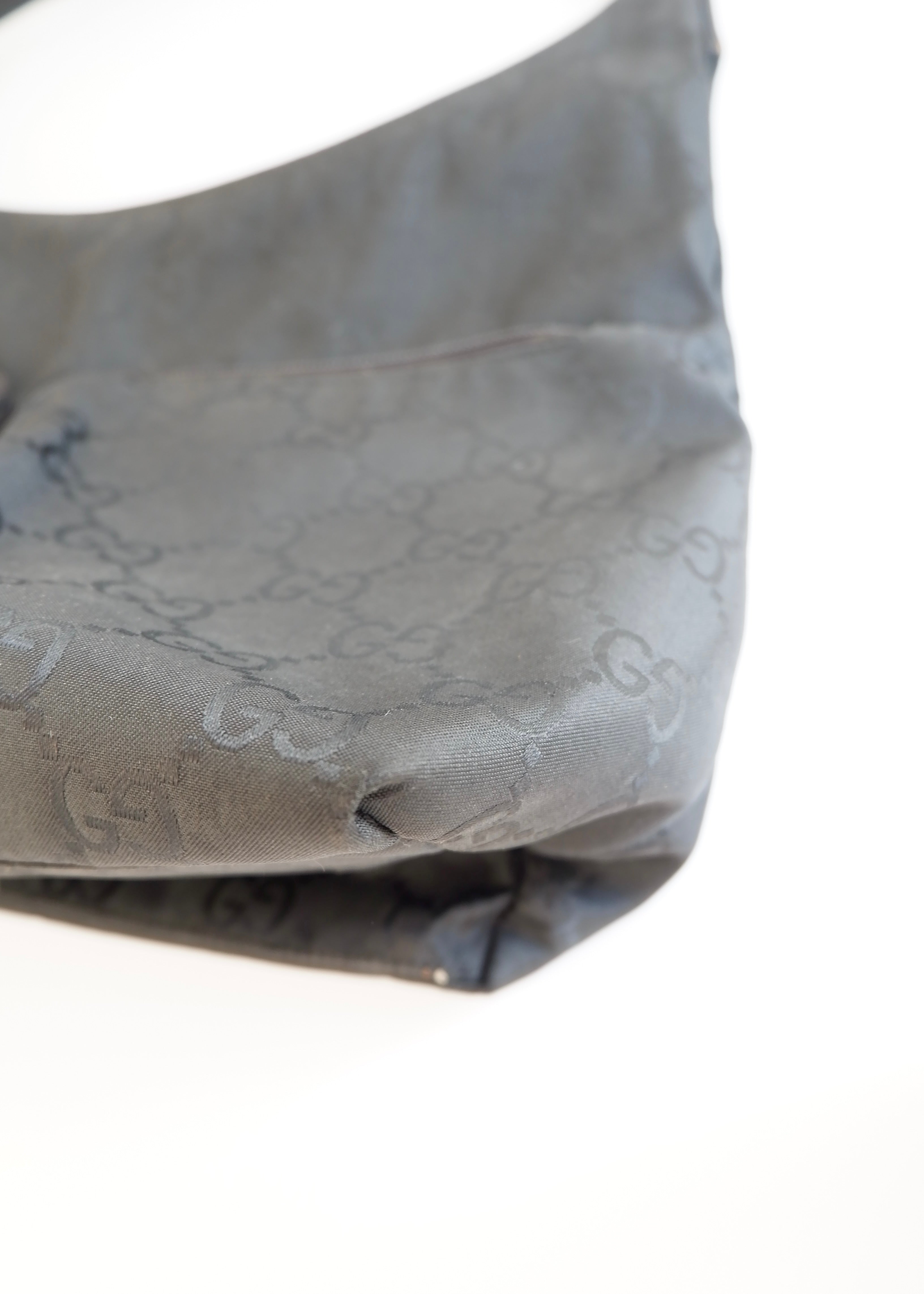 Authentique Sac à bandoulière Gucci en toile GG noire d'occasion