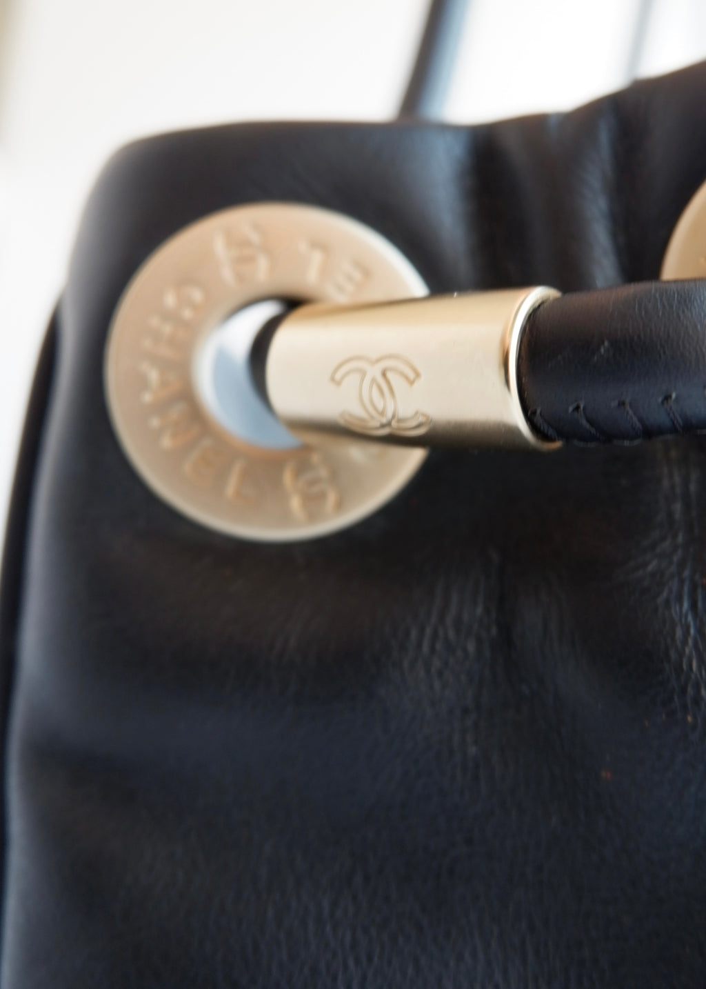 Preowned Chanel Black Leather Camellia Logo Tote Shoulder Bag