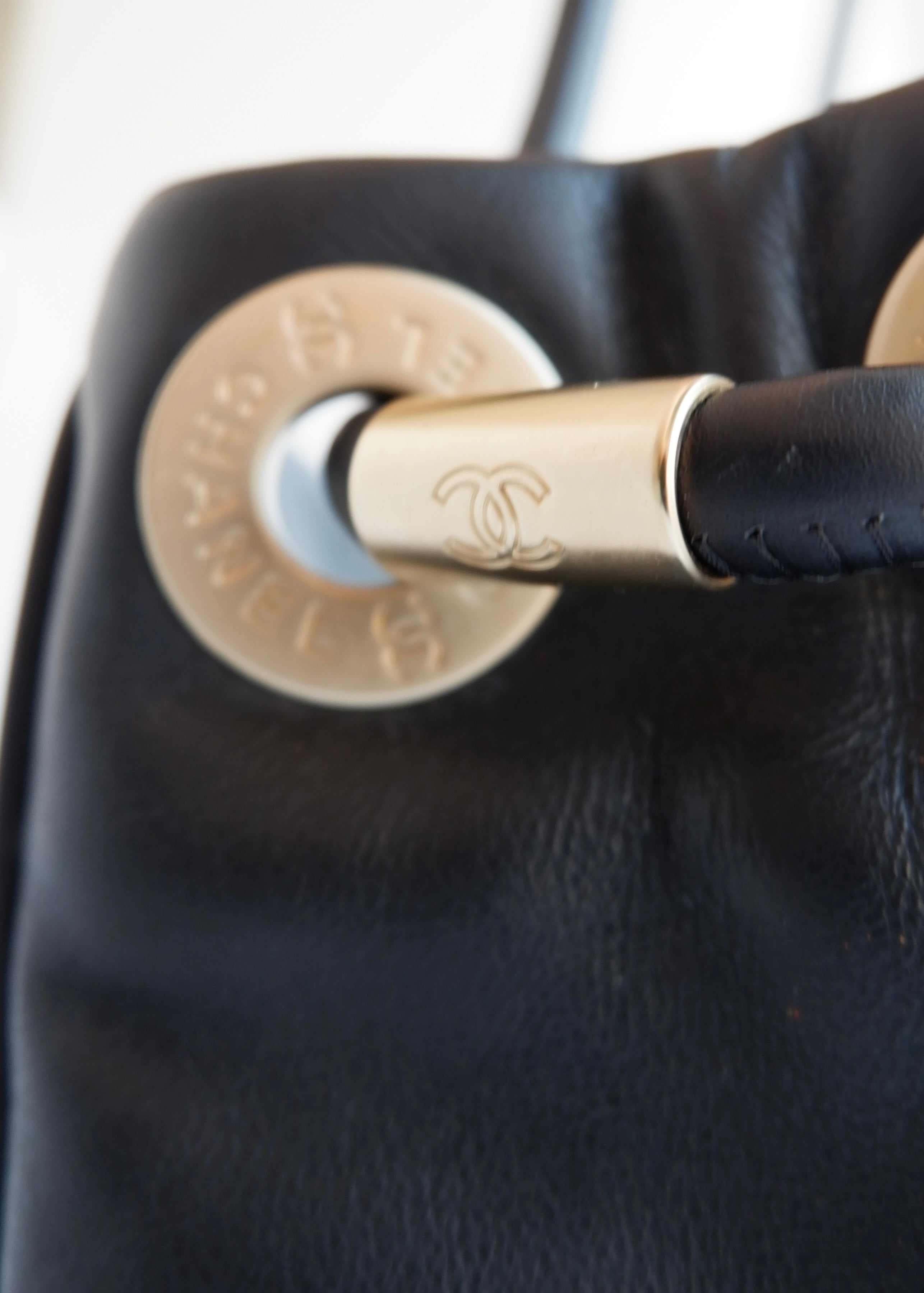 Preowned Chanel Black Leather Camellia Logo Tote Shoulder Bag