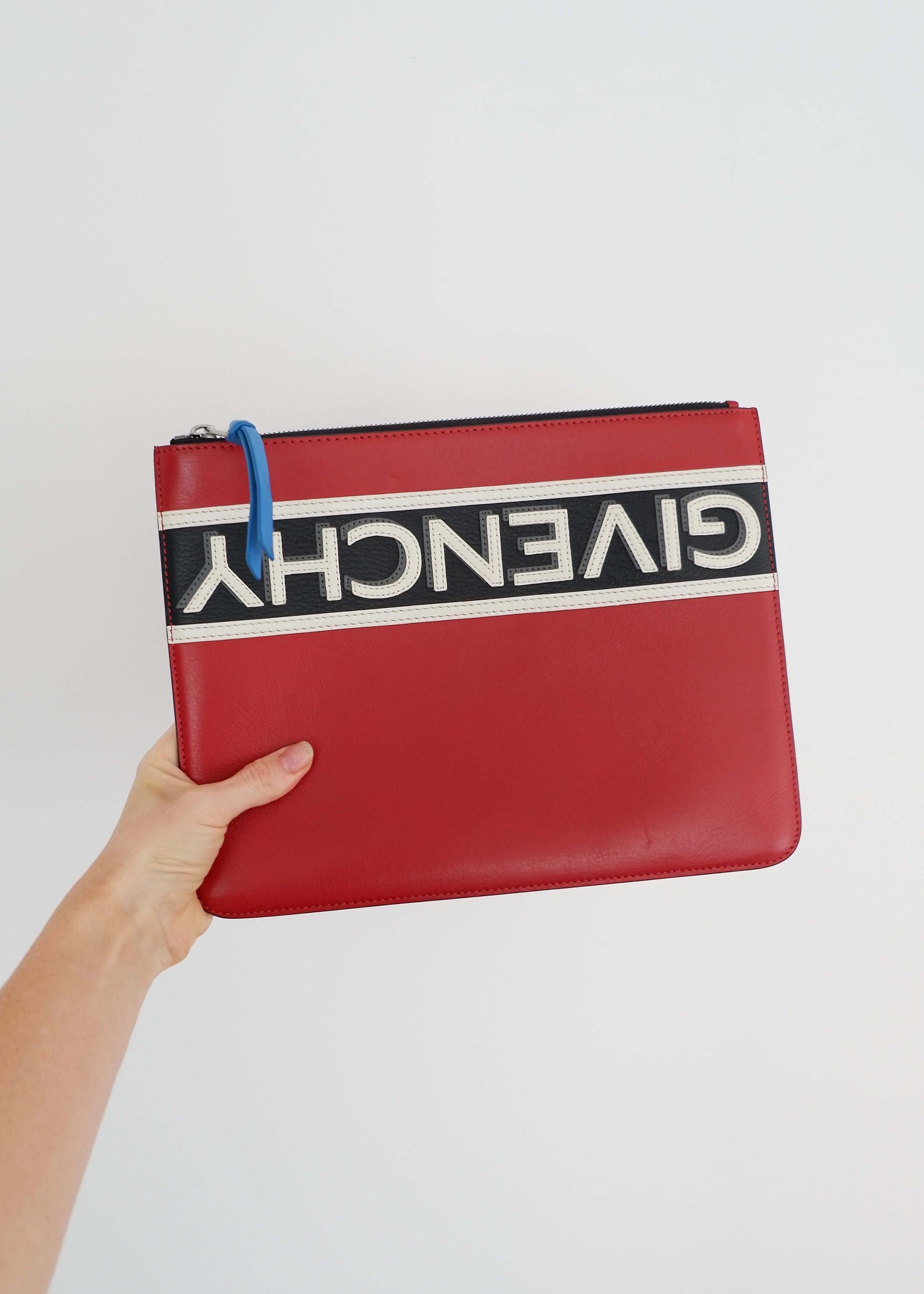 Pochette Givenchy d'occasion authentique en cuir rouge