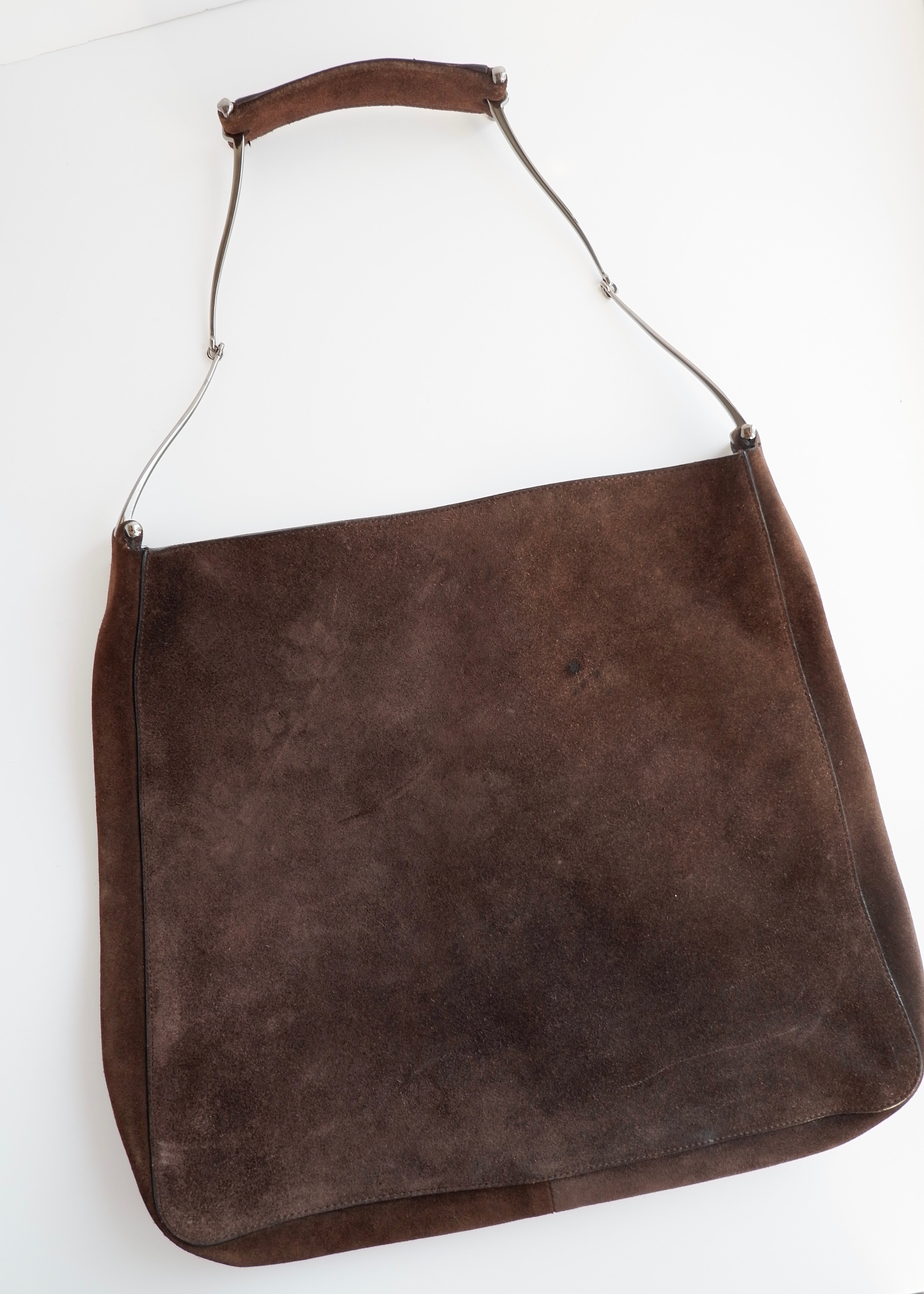 Sac à bandoulière Gucci d'occasion authentique en daim marron avec pochette