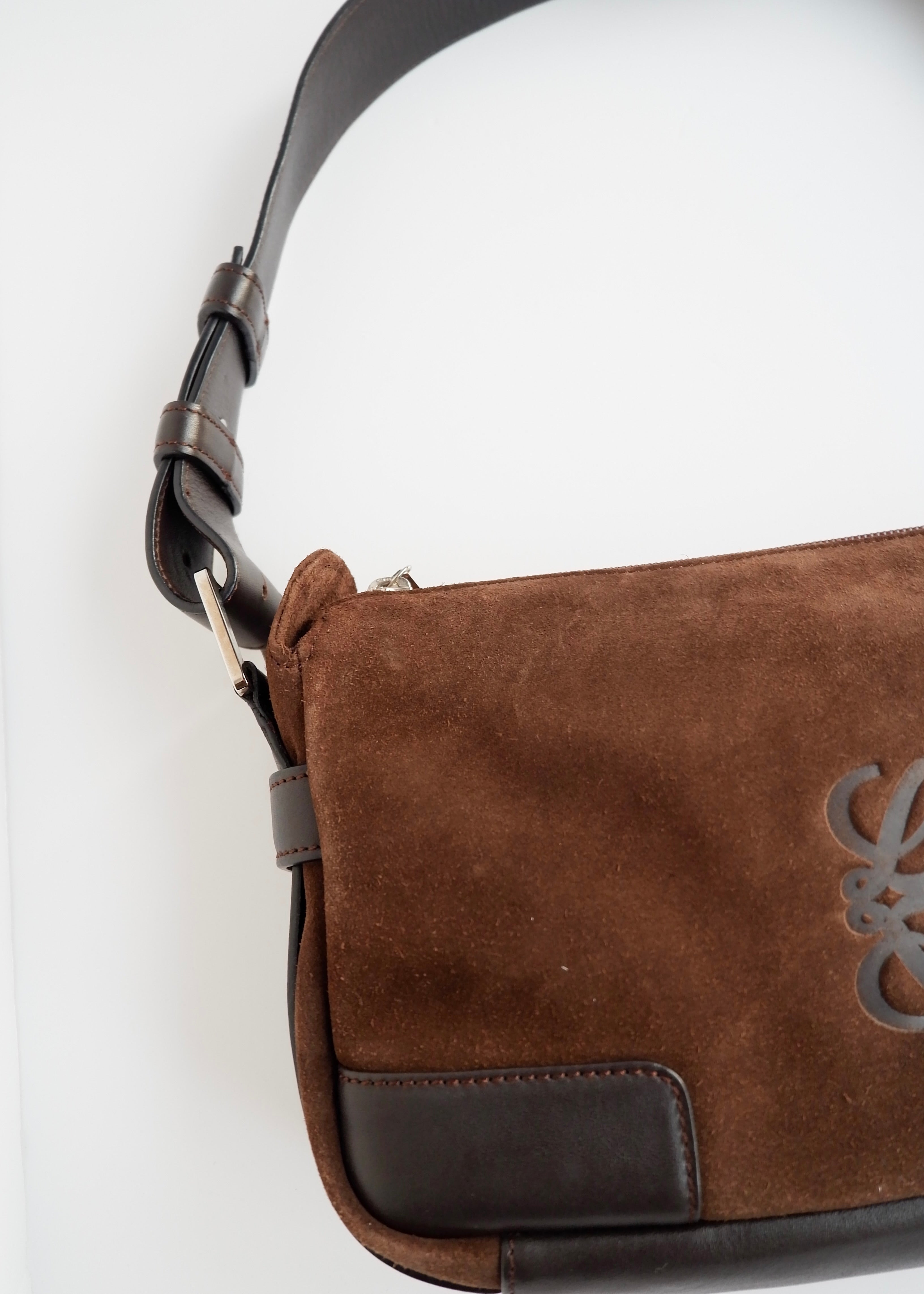 Sac bandoulière Loewe d'occasion authentique en daim marron
