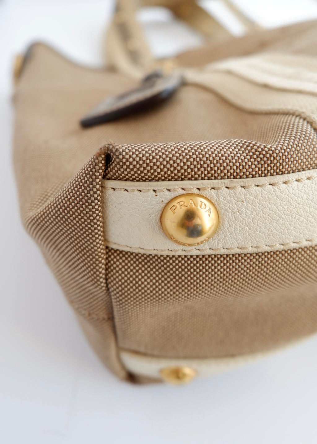 Authentique Sac à Main Prada Bicolore Beige/Doré en Toile et Cuir d'Occasion